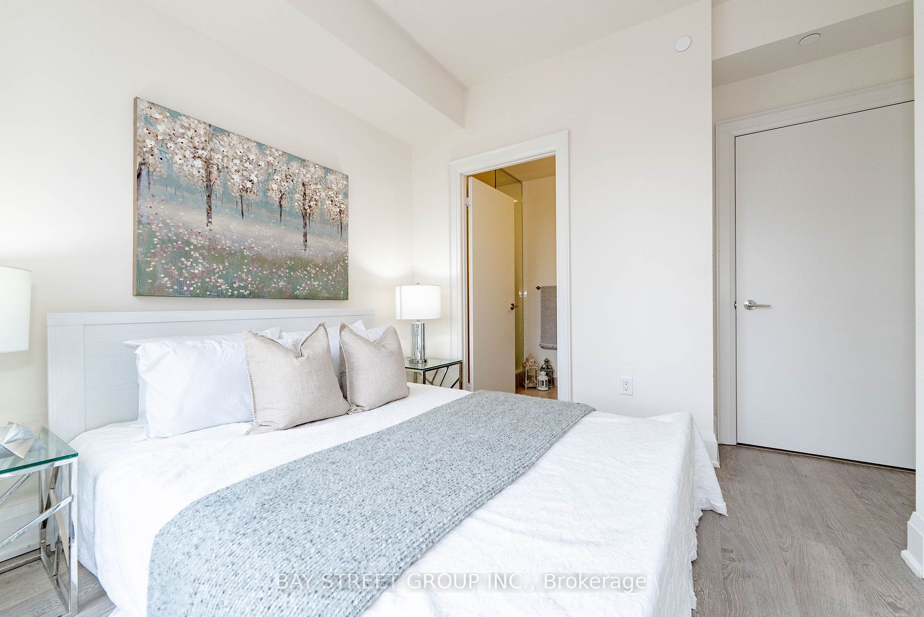 30 Roehampton Ave, #1102