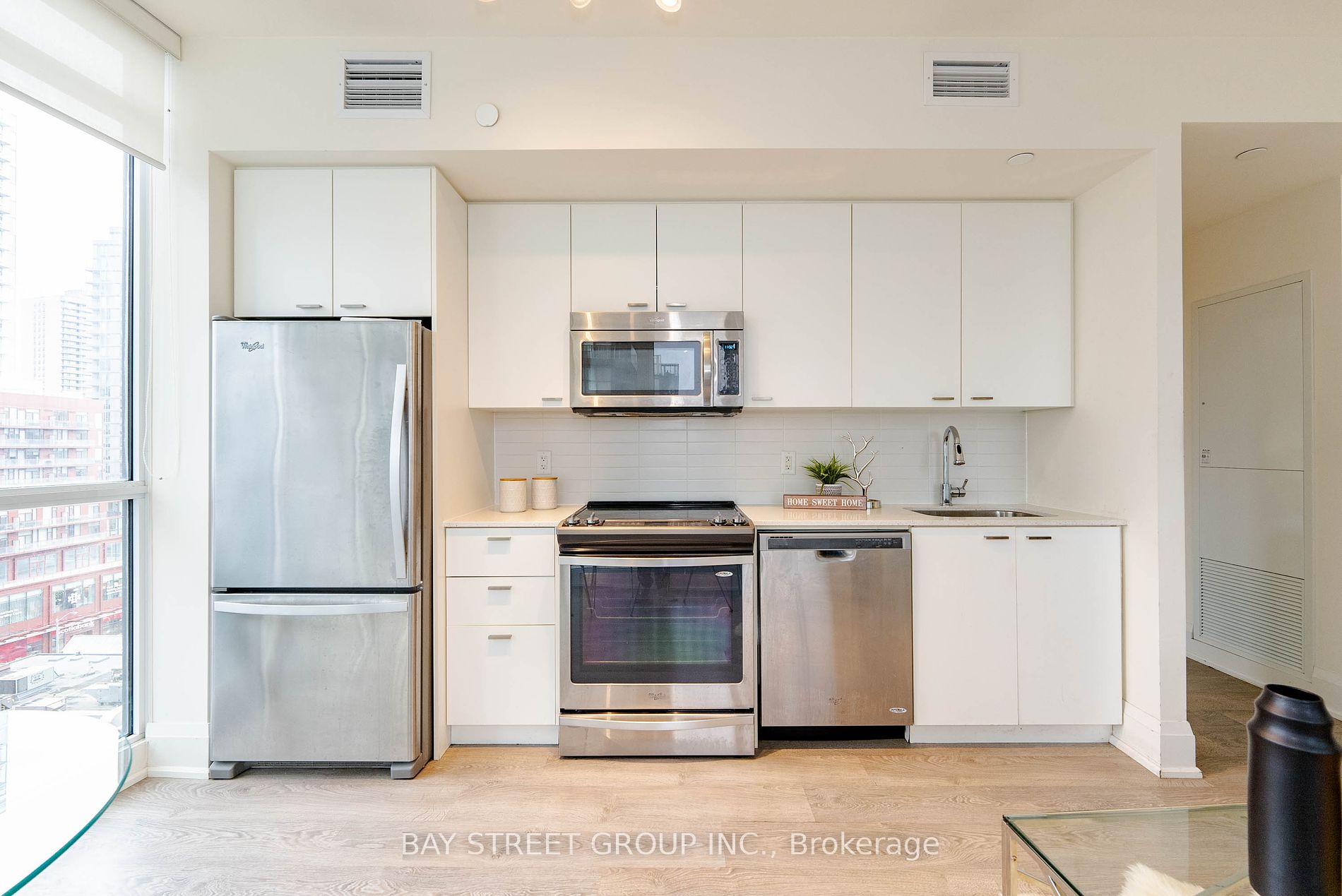 30 Roehampton Ave, #1102