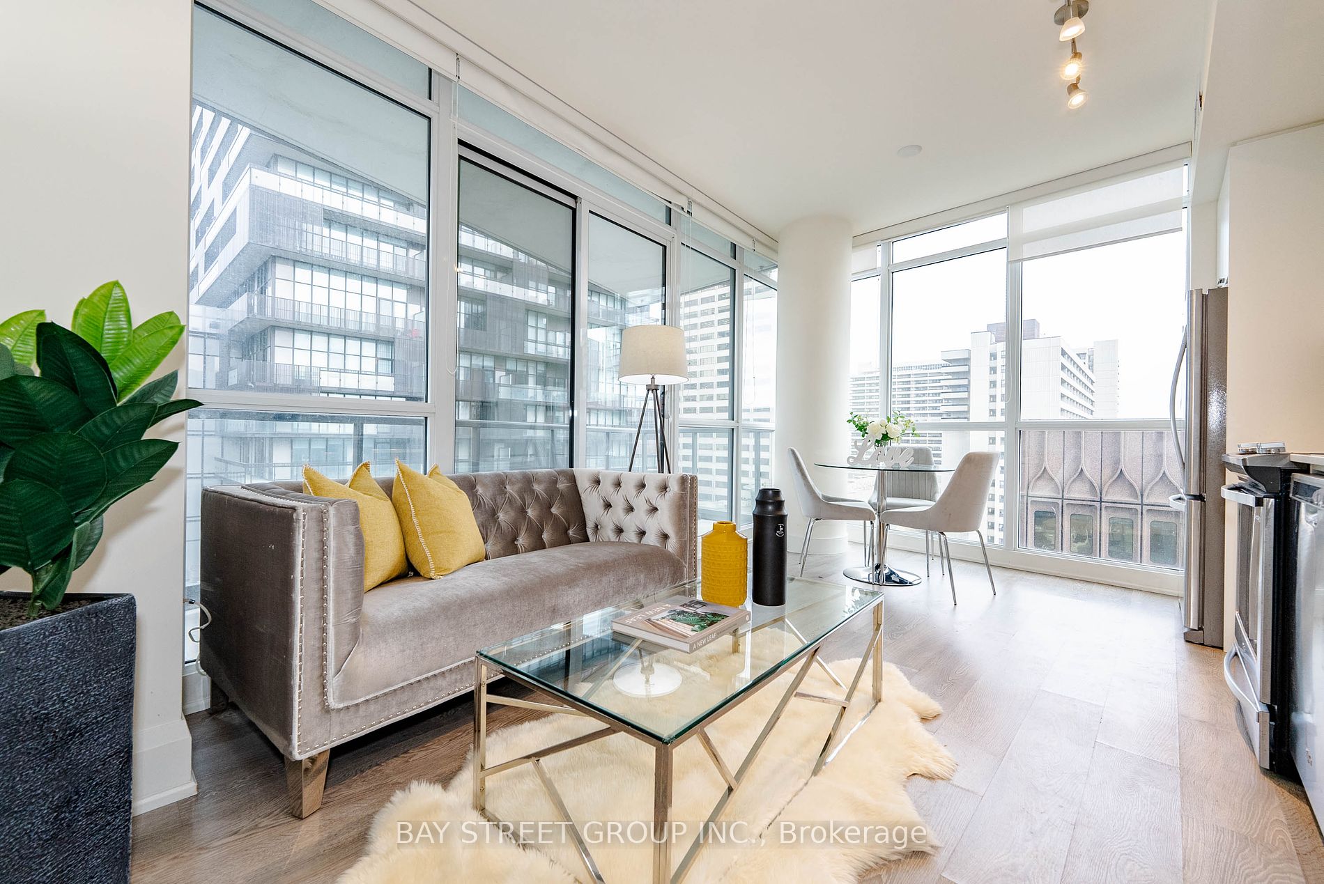 30 Roehampton Ave, #1102