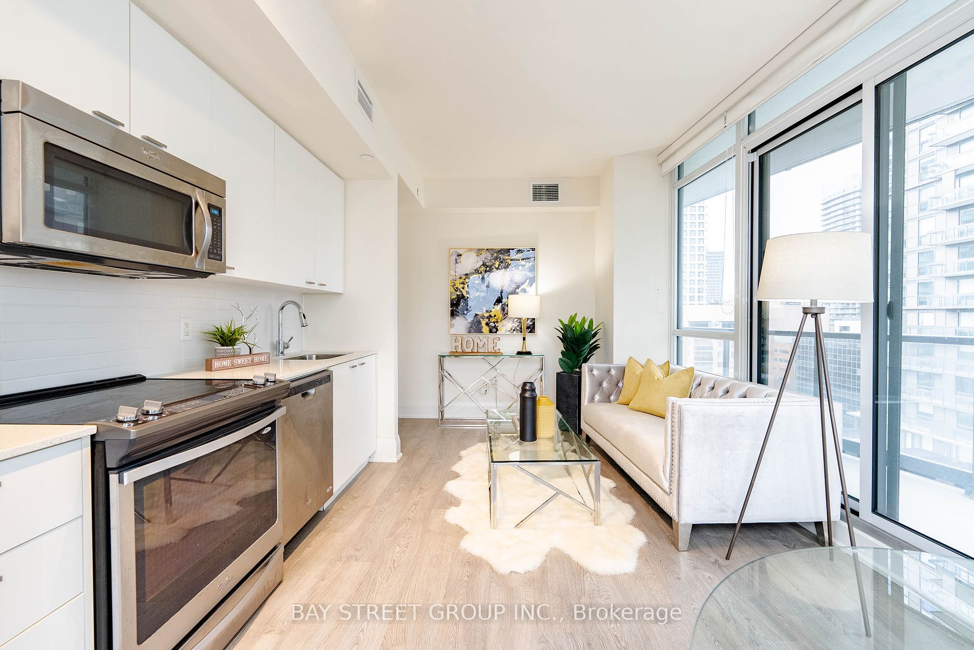 30 Roehampton Ave, #1102