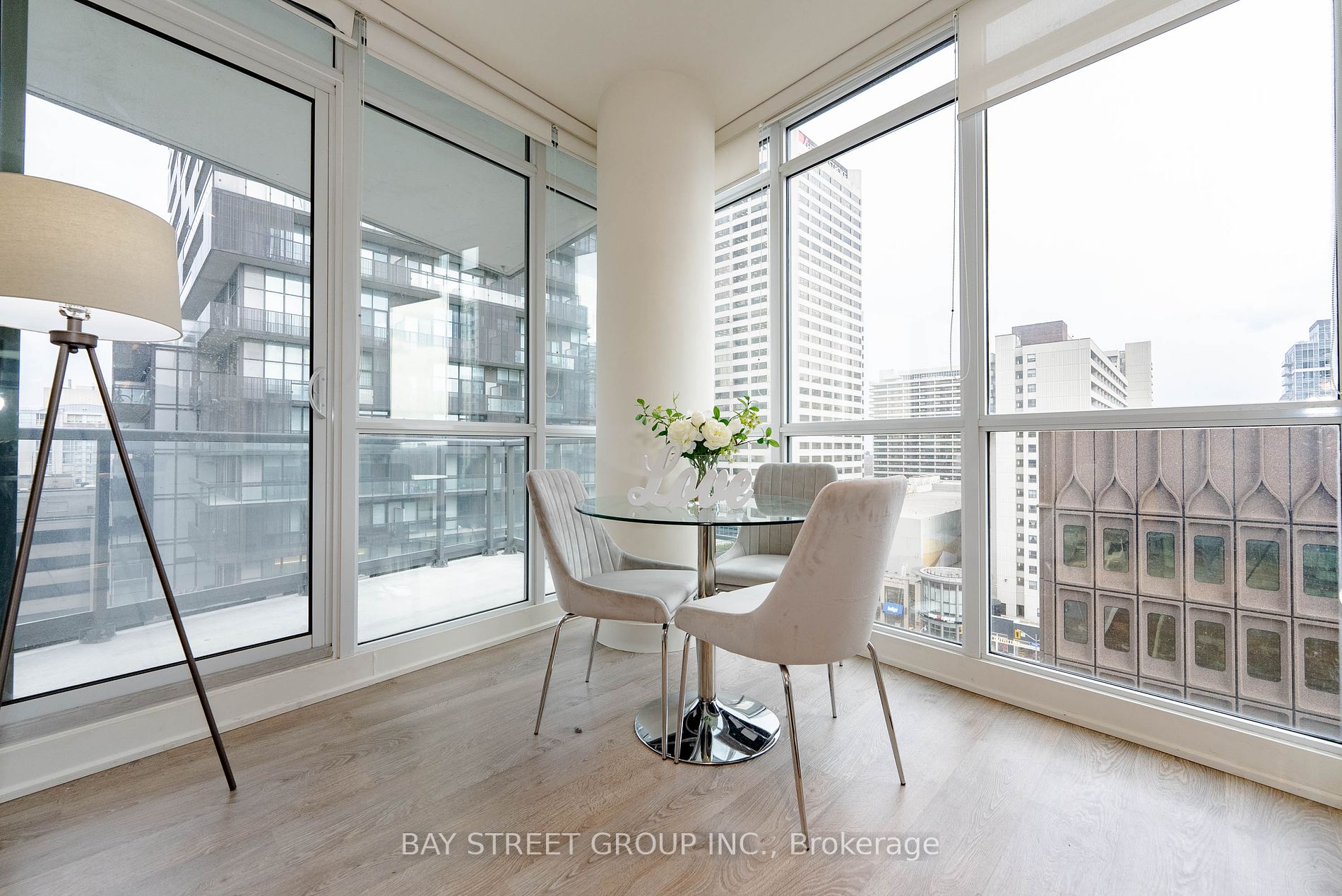 30 Roehampton Ave, #1102
