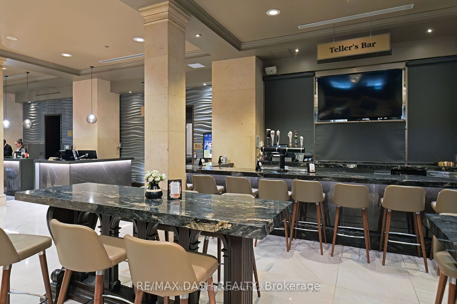 1 King St W, #4204