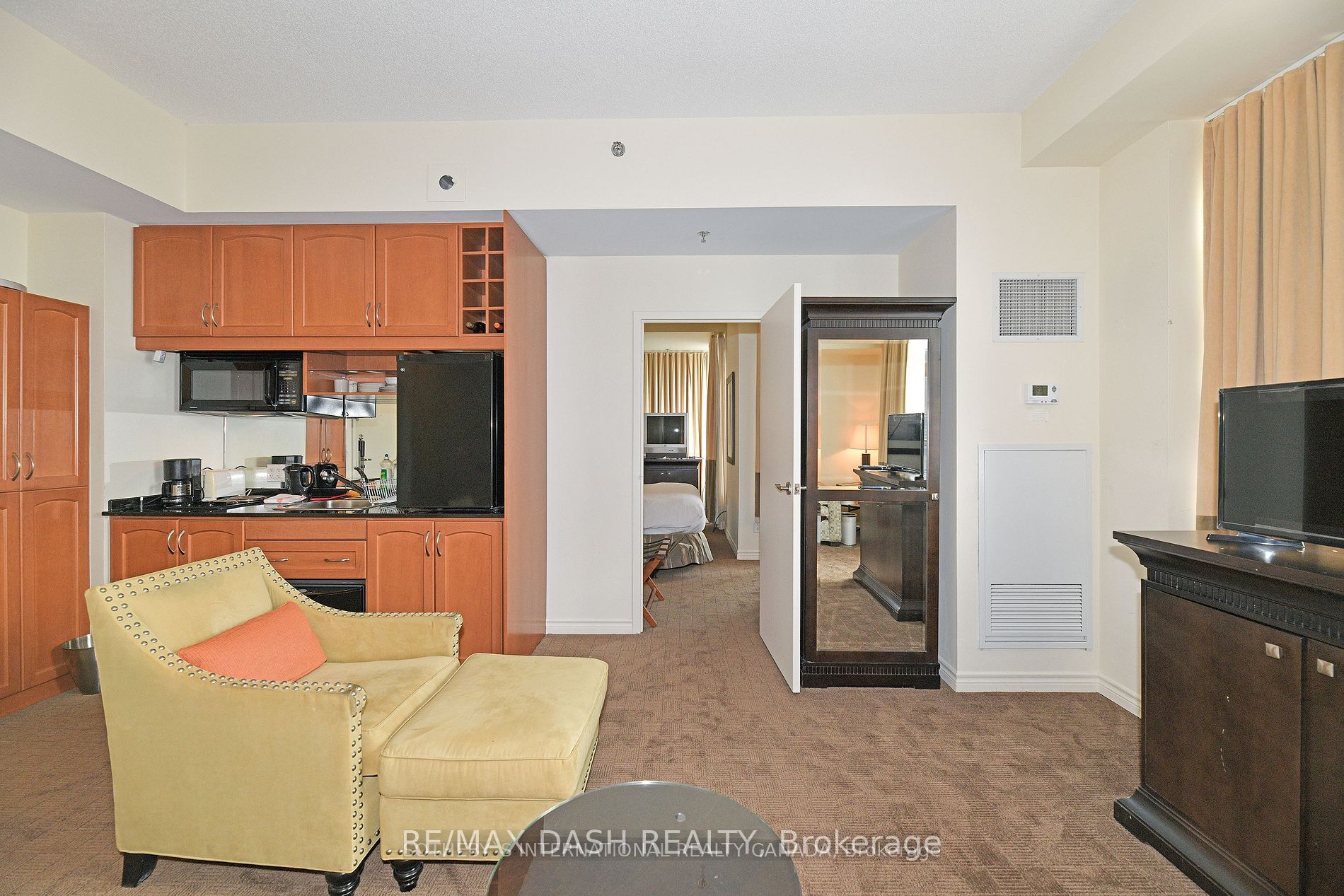 1 King St W, #4204