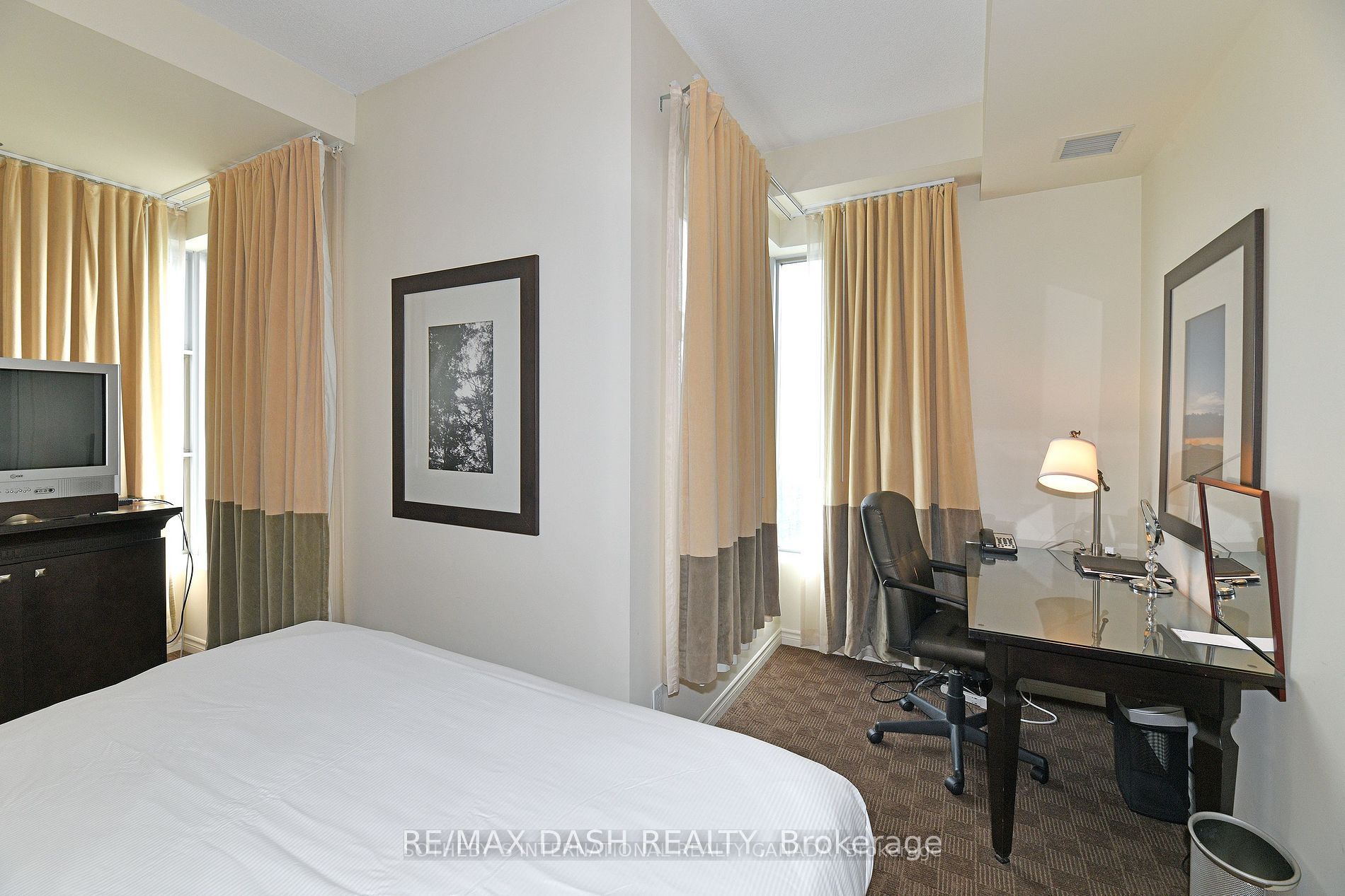1 King St W, #4204