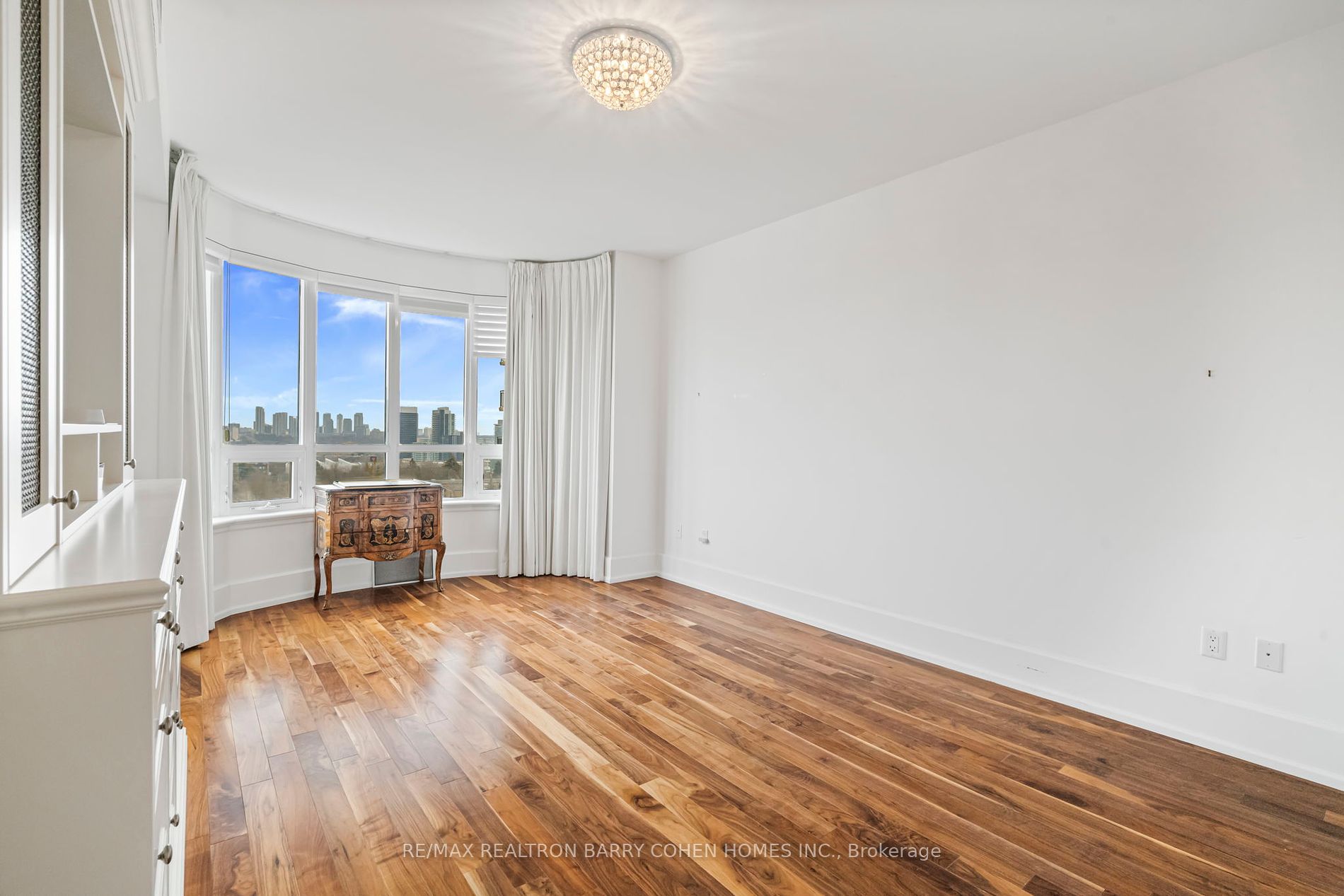 662 Sheppard Ave E, #805c
