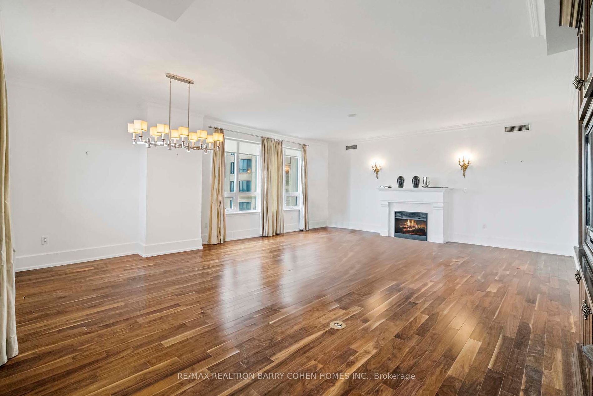 662 Sheppard Ave E, #805c