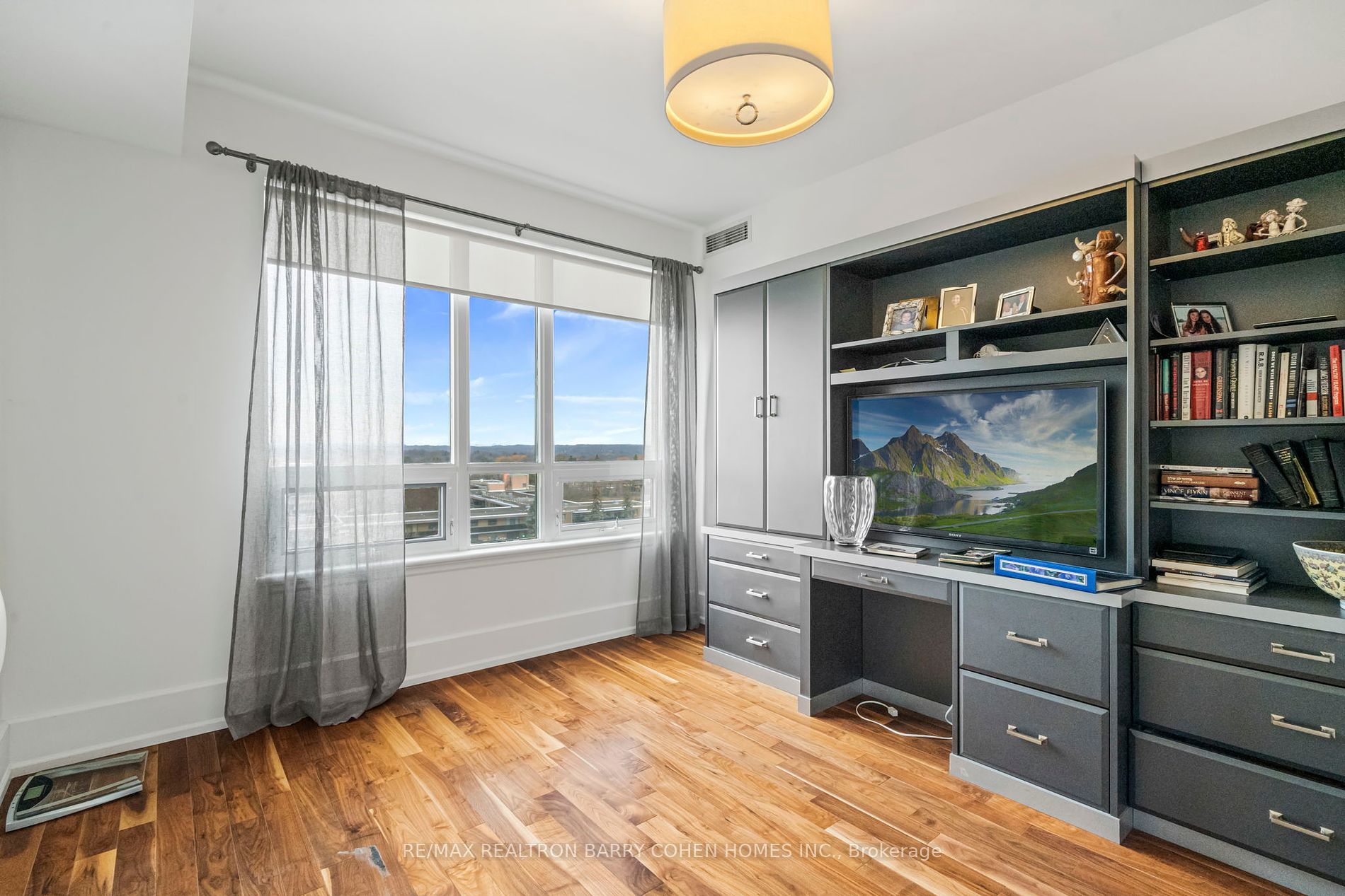 662 Sheppard Ave E, #805c
