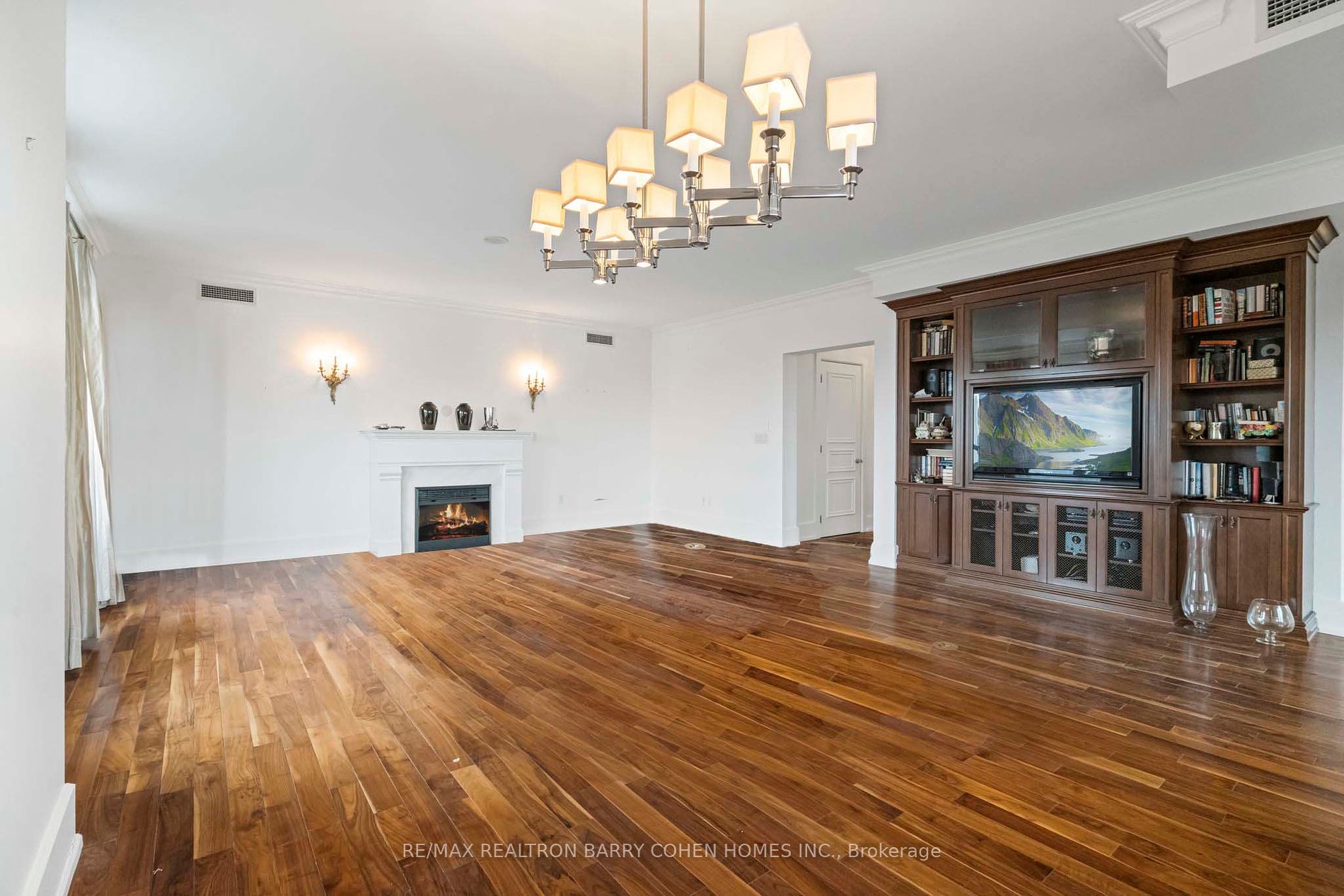 662 Sheppard Ave E, #805c