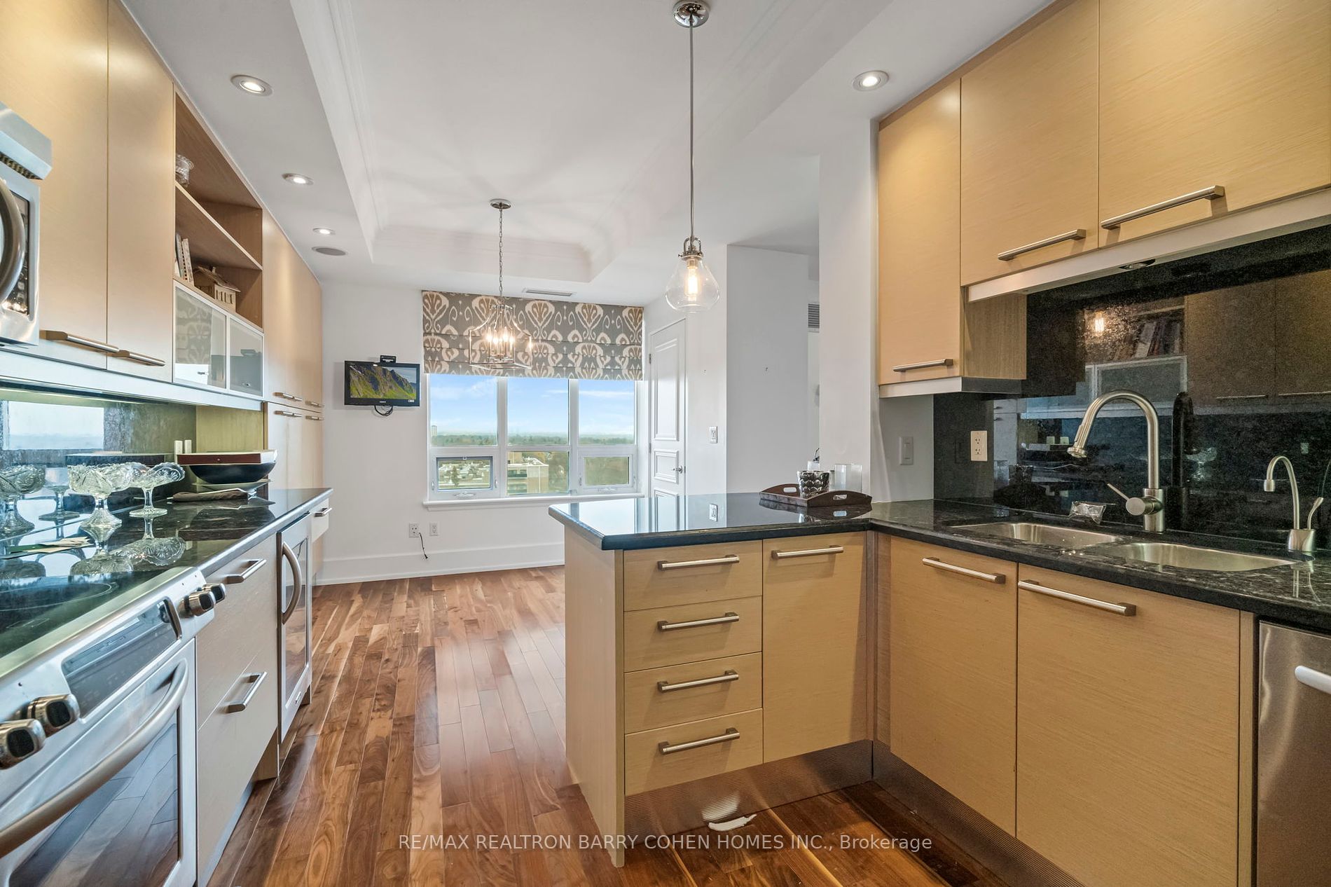 662 Sheppard Ave E, #805c