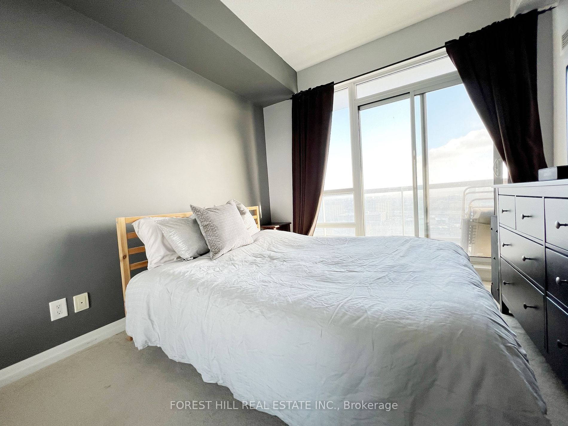 30 Heron's Hill Way, #2308