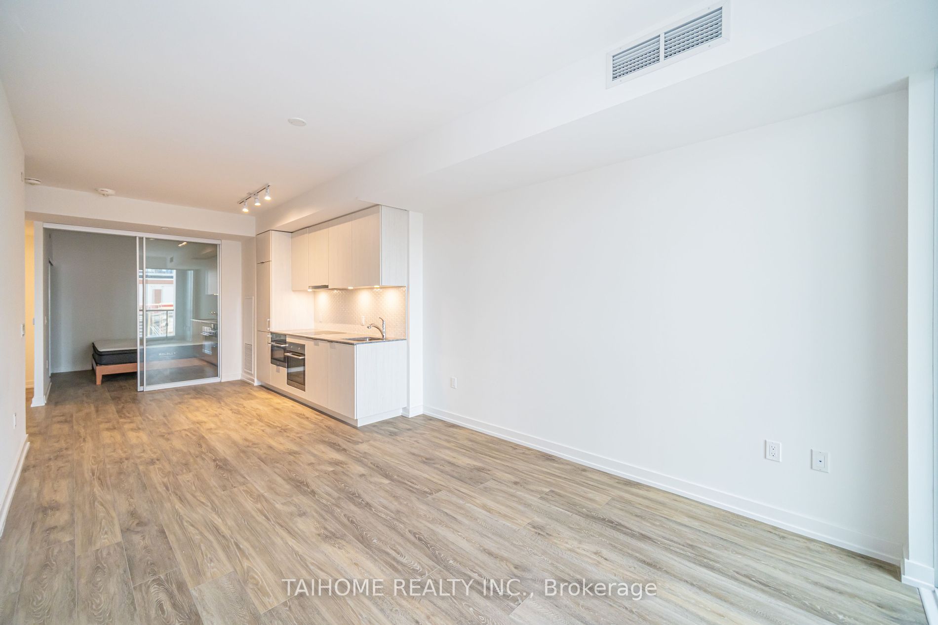 158 Front Street E #813