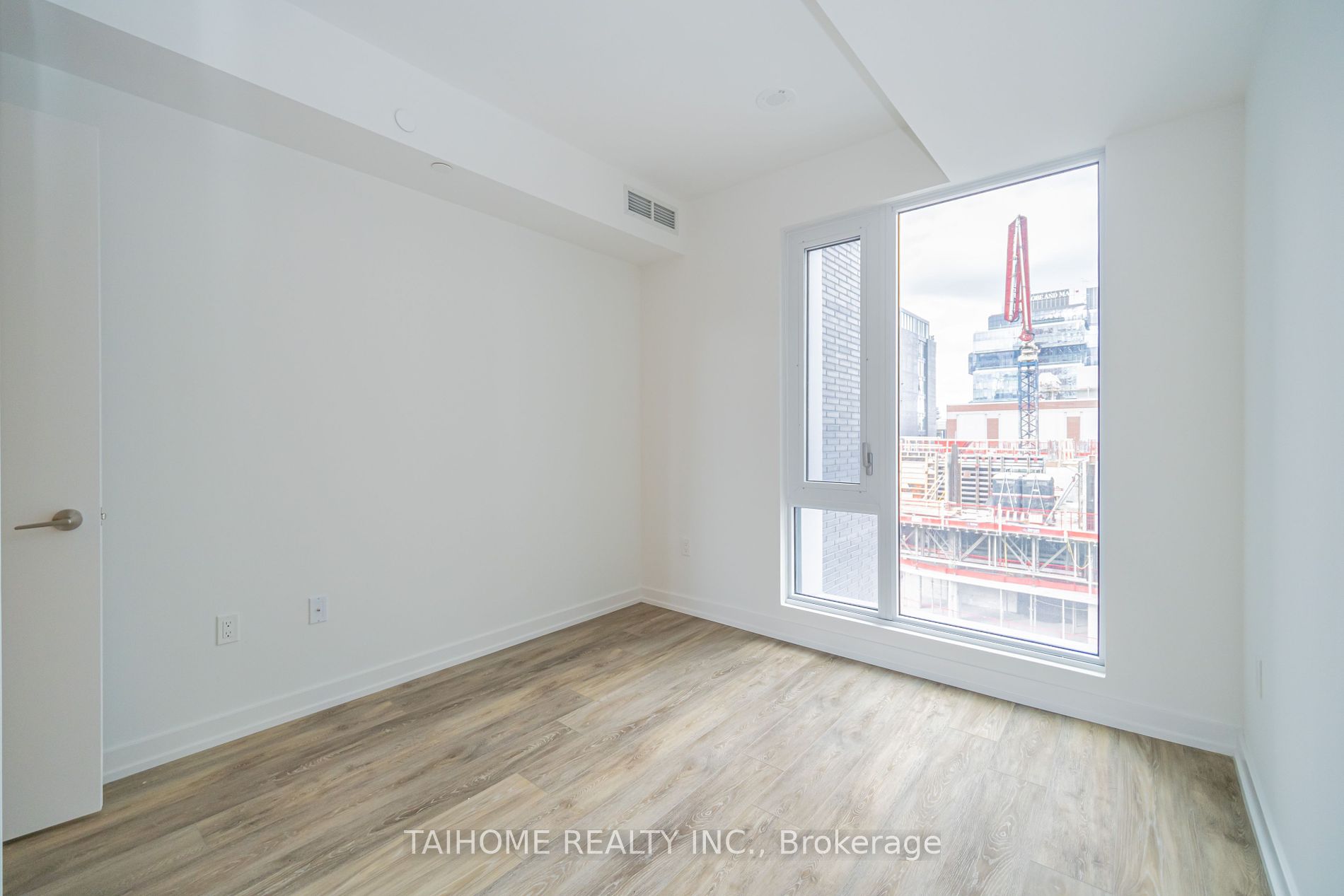 158 Front Street E #813