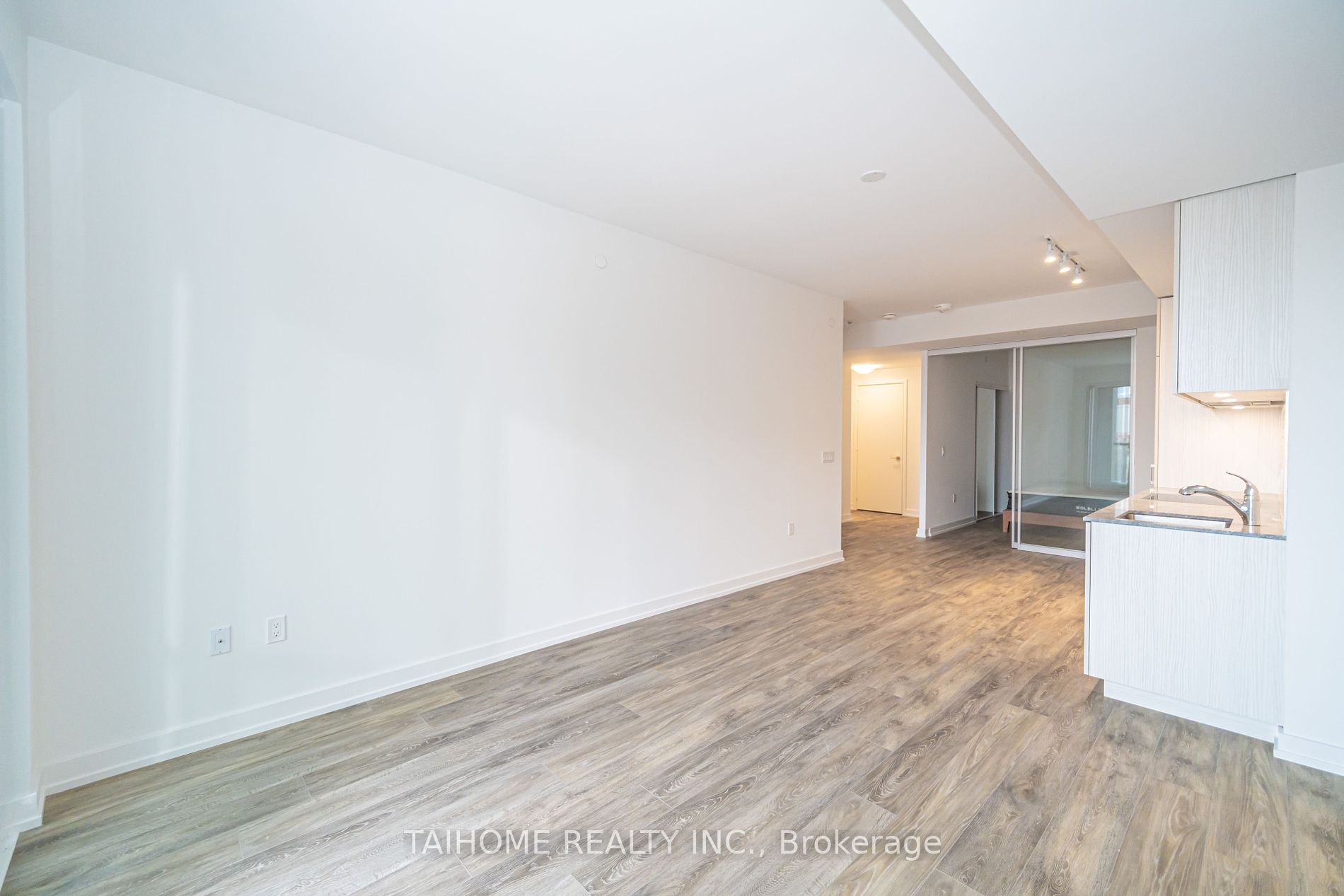 158 Front Street E #813
