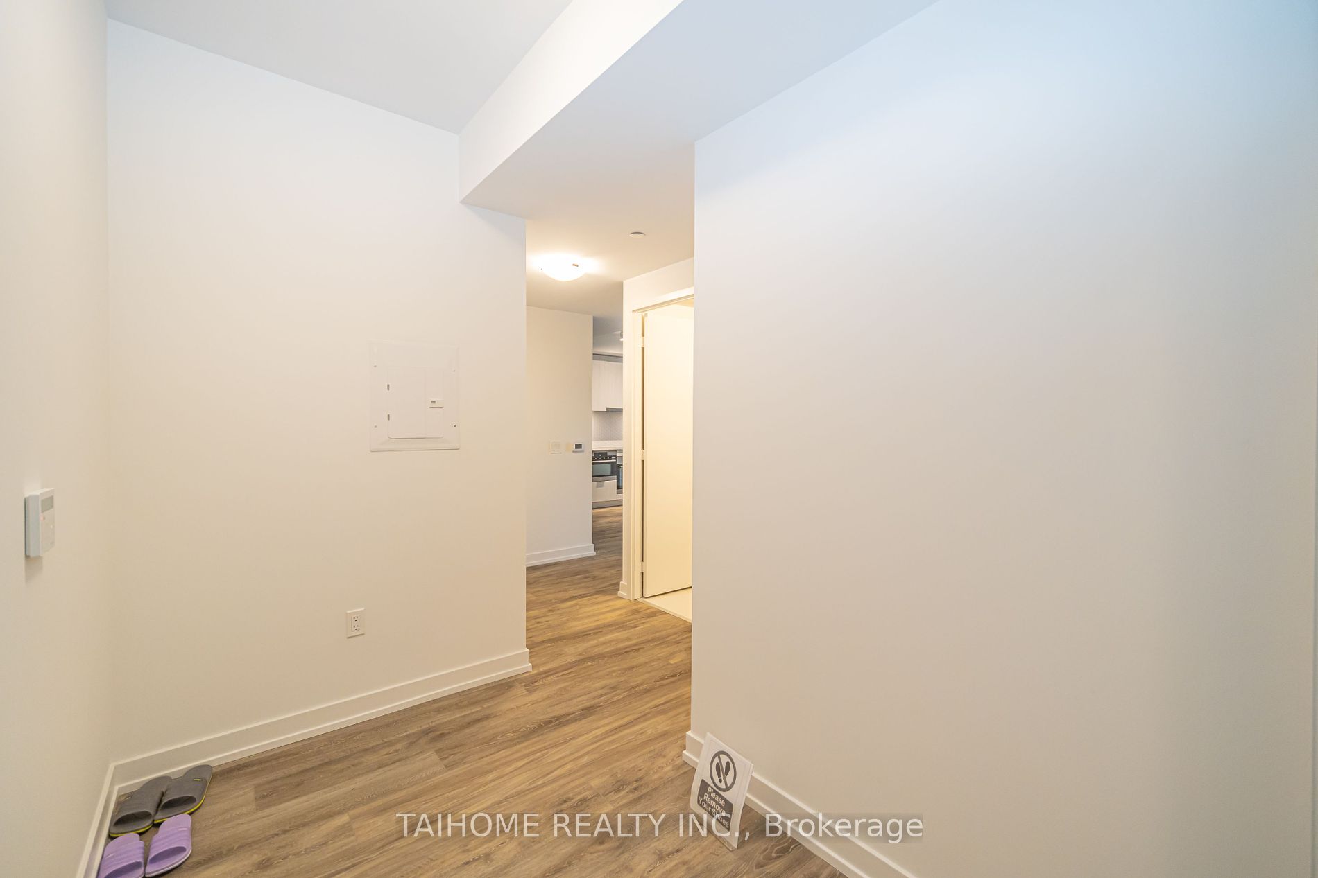 158 Front Street E #813