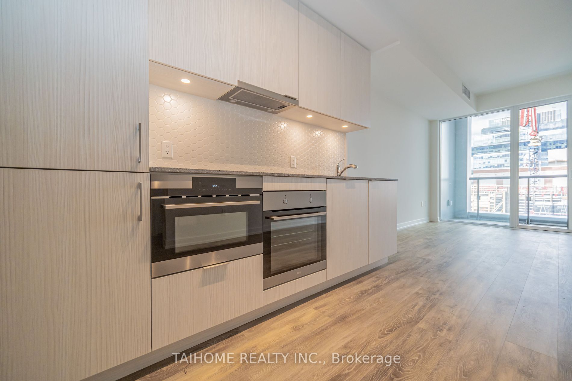 158 Front Street E #813
