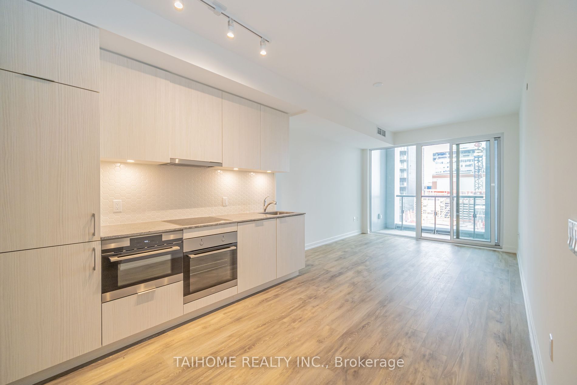 158 Front Street E #813