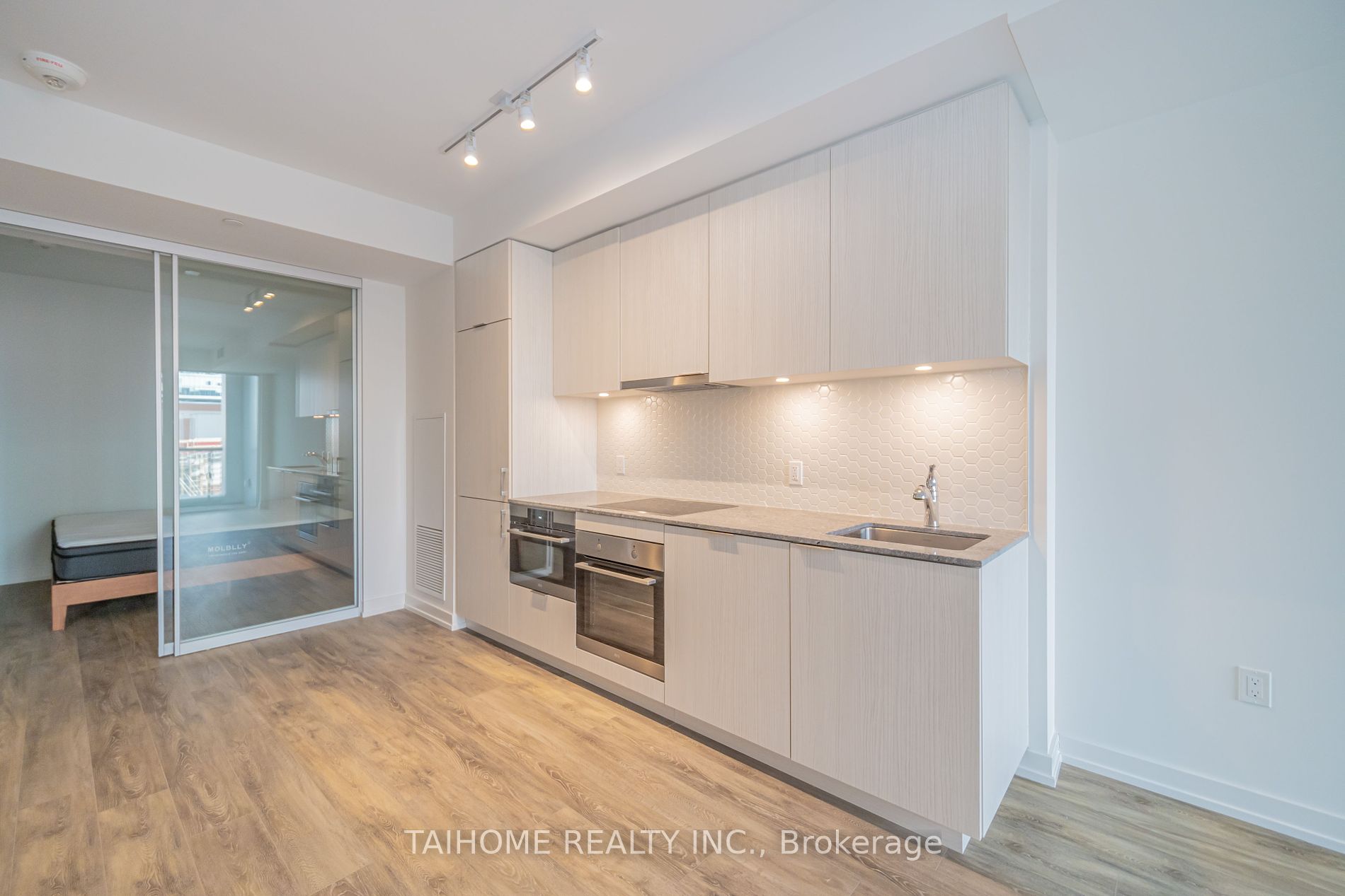 158 Front Street E #813