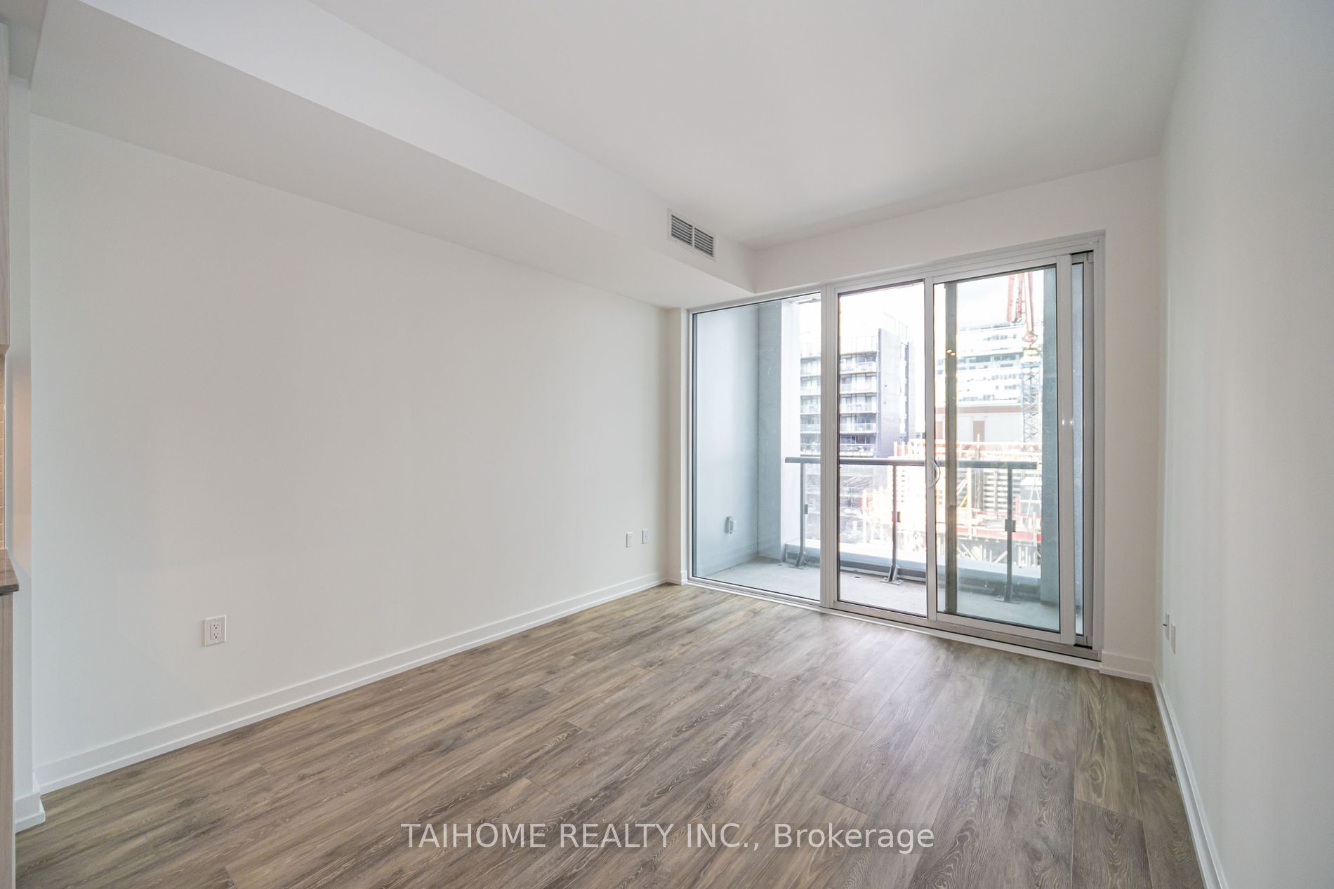 158 Front Street E #813