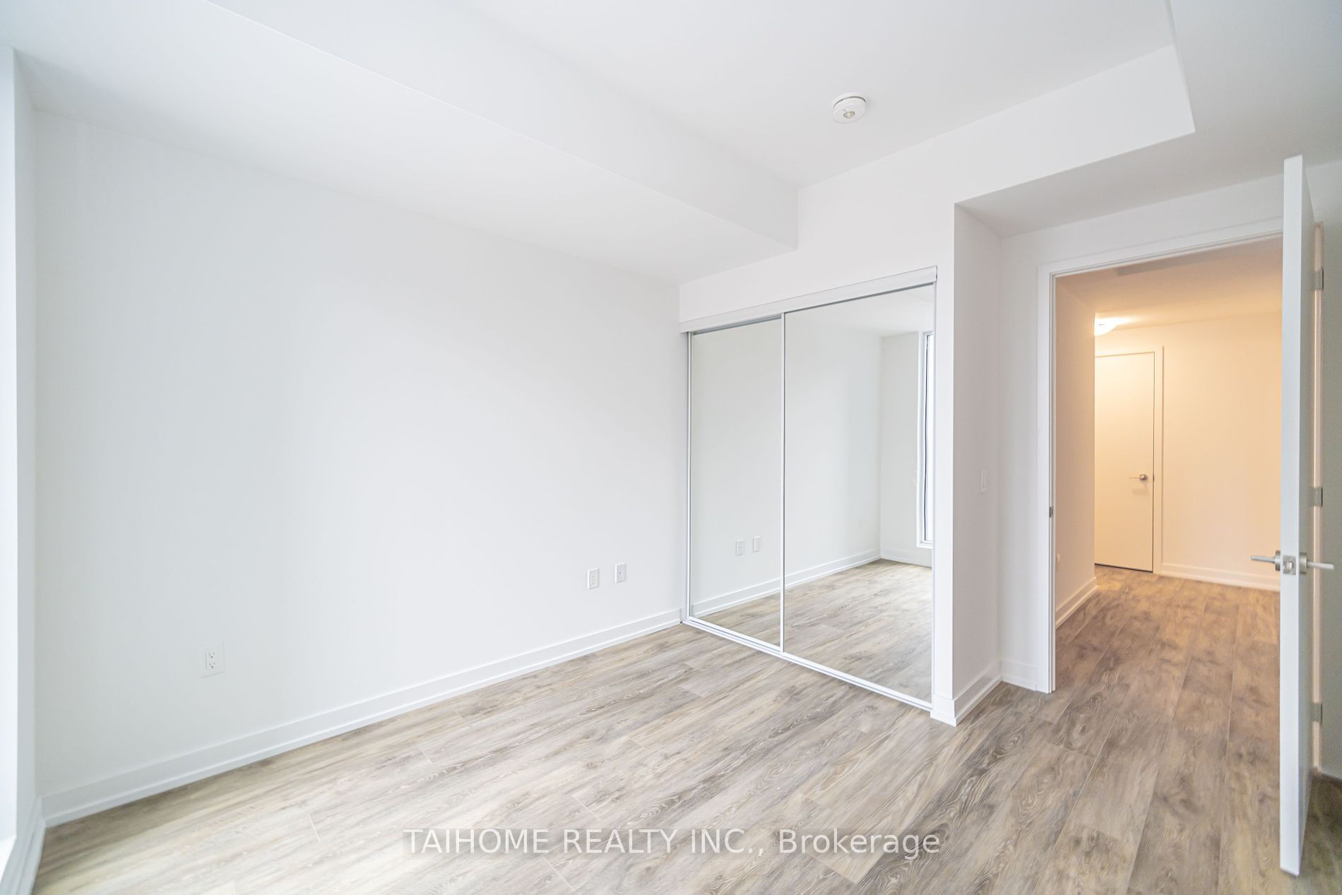 158 Front Street E #813