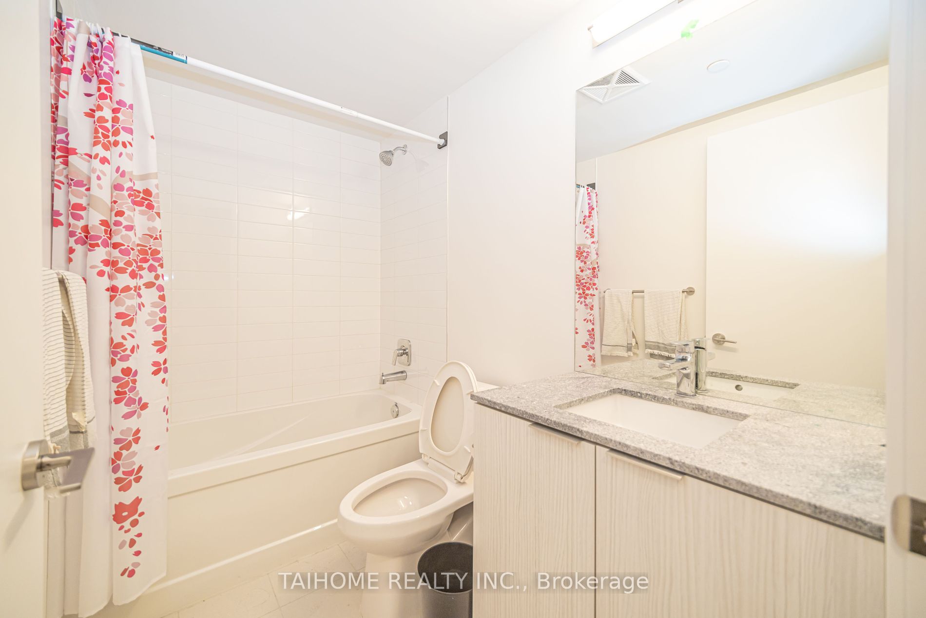 158 Front Street E #813