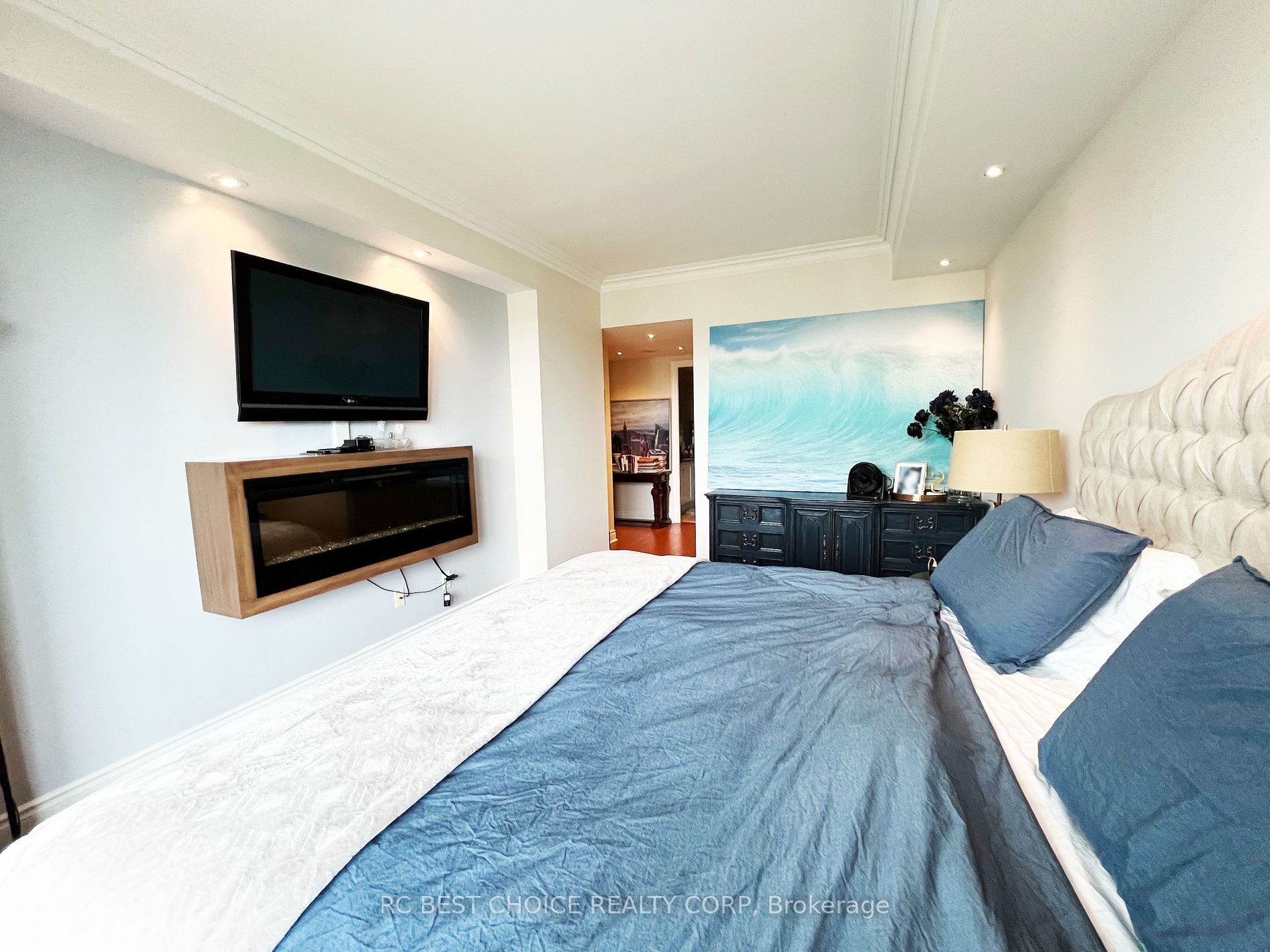 38 William Carson Cres, #805