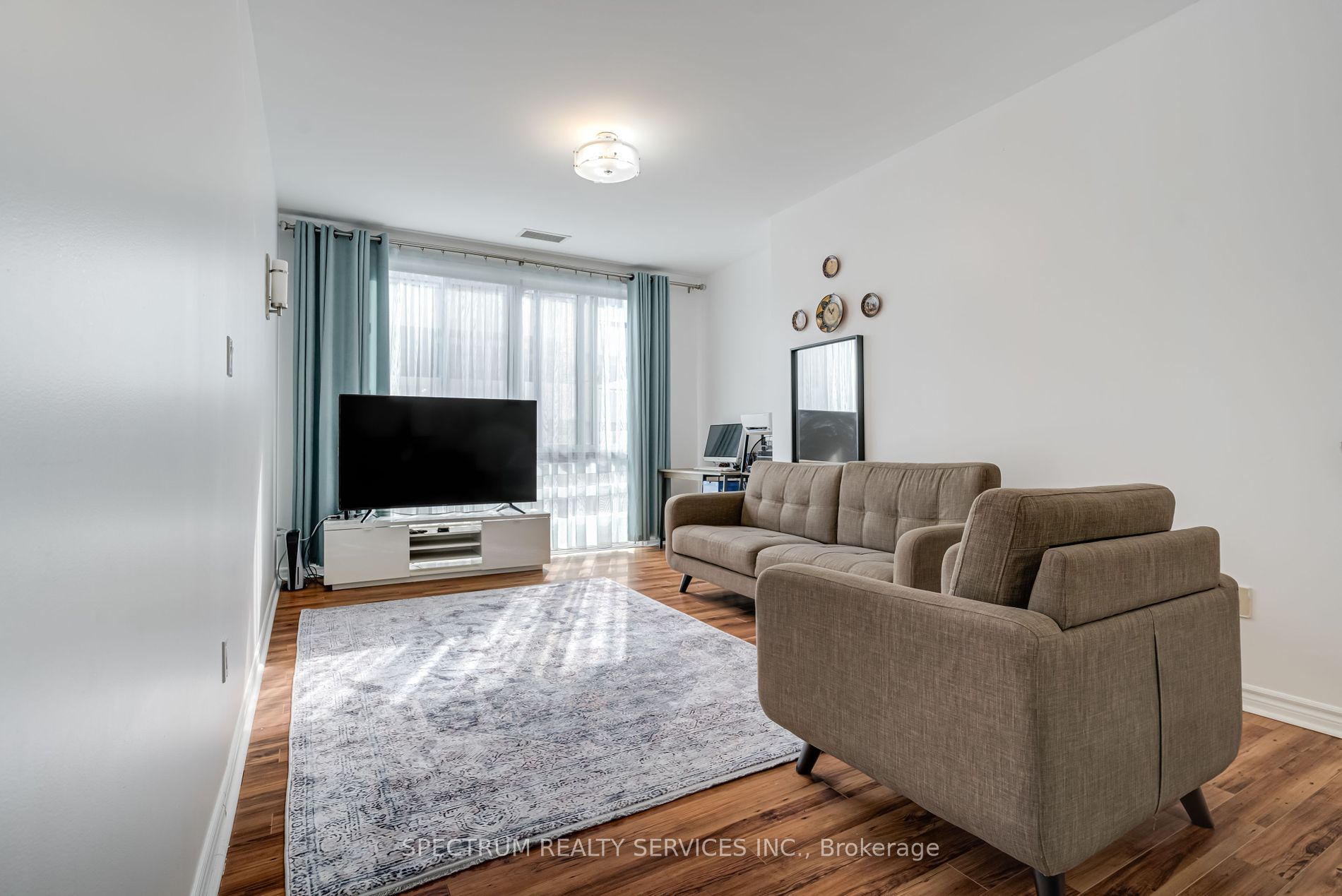 10 Gateway Blvd, #218