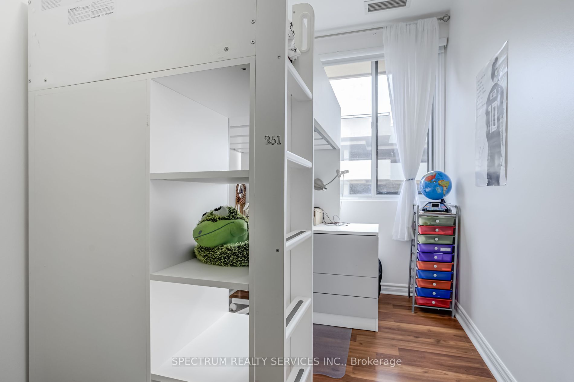 10 Gateway Blvd, #218