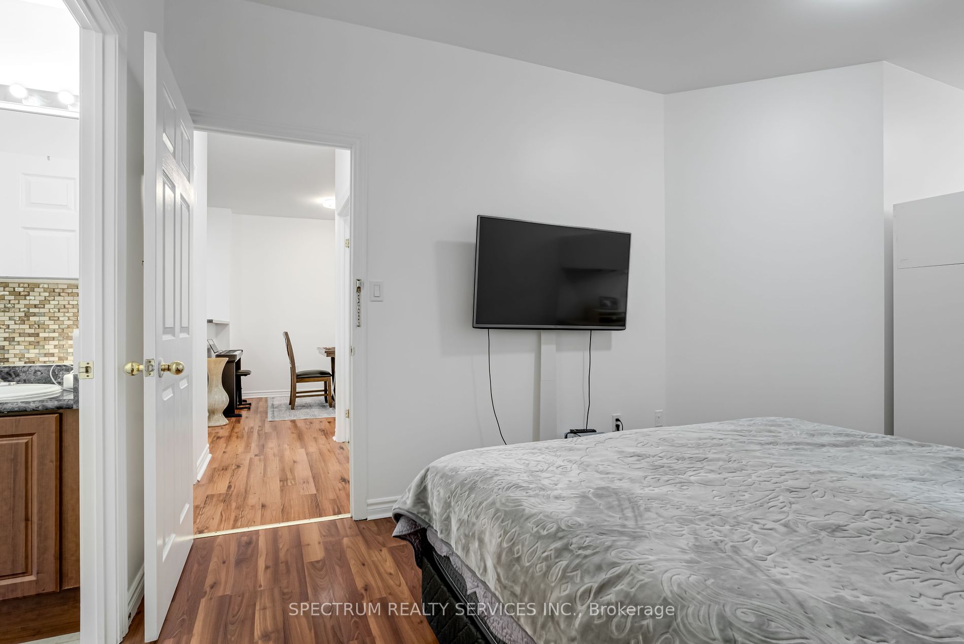 10 Gateway Blvd, #218