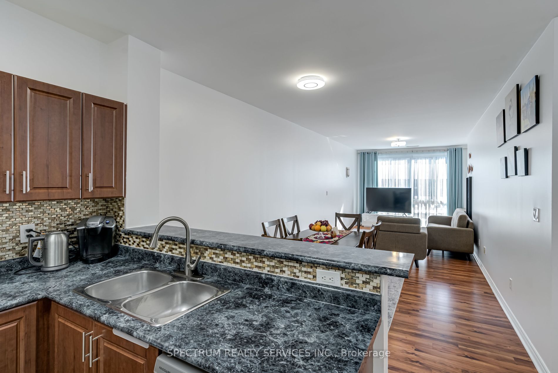 10 Gateway Blvd, #218