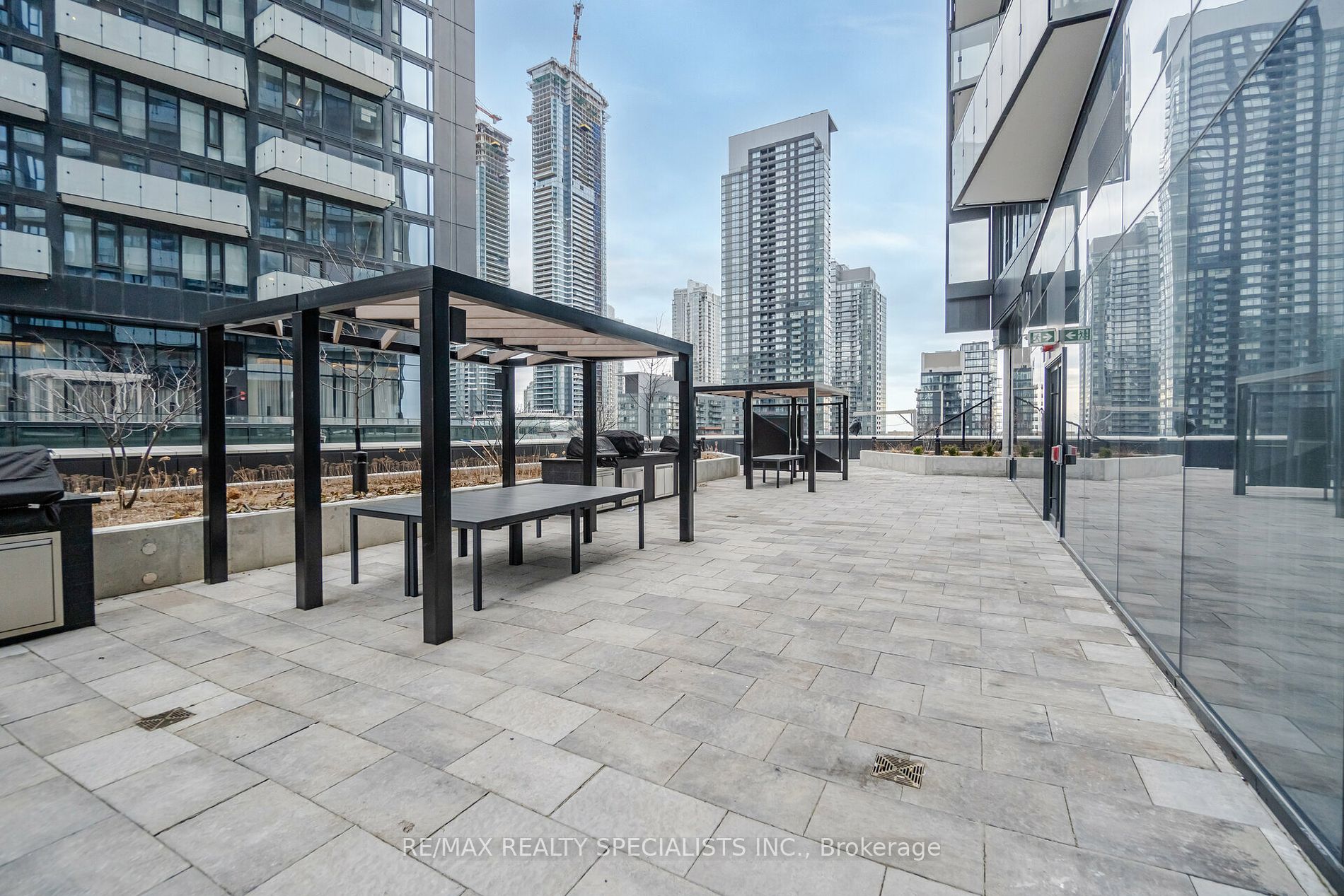 470 FRONT Street W #815