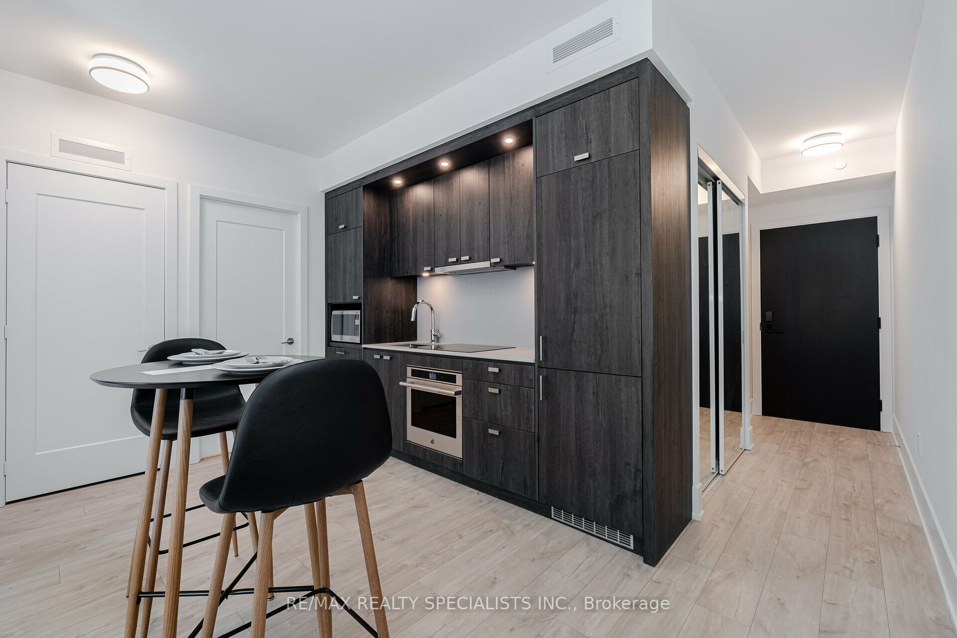 470 FRONT Street W #815