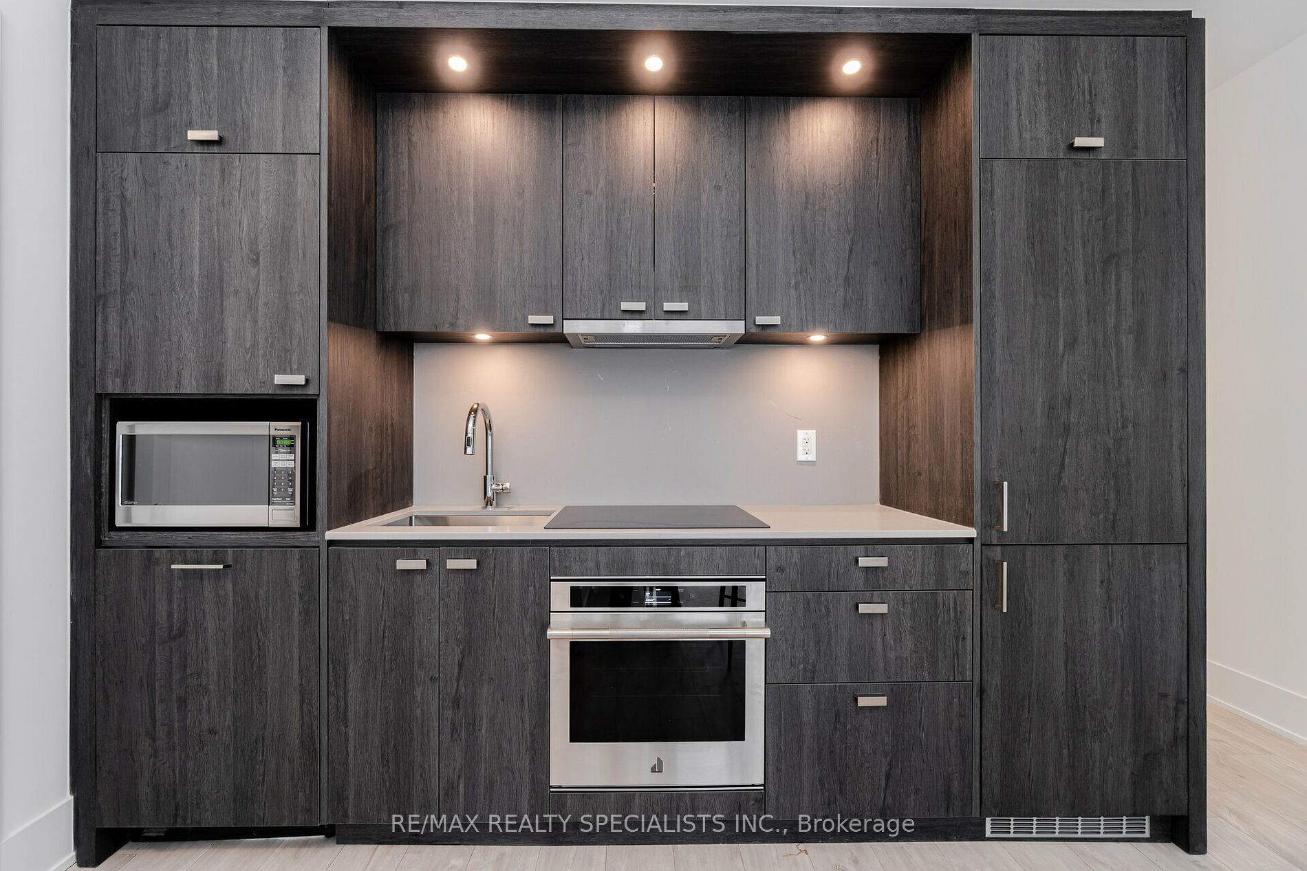 470 FRONT Street W #815