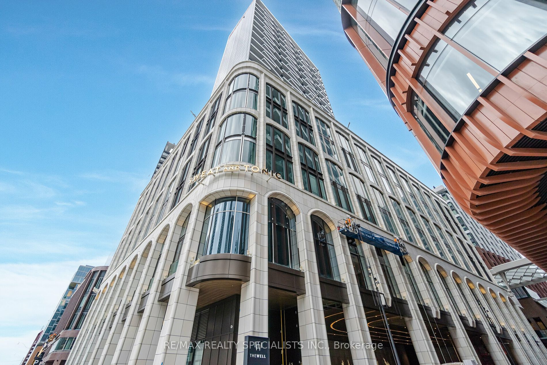 470 FRONT Street W #815