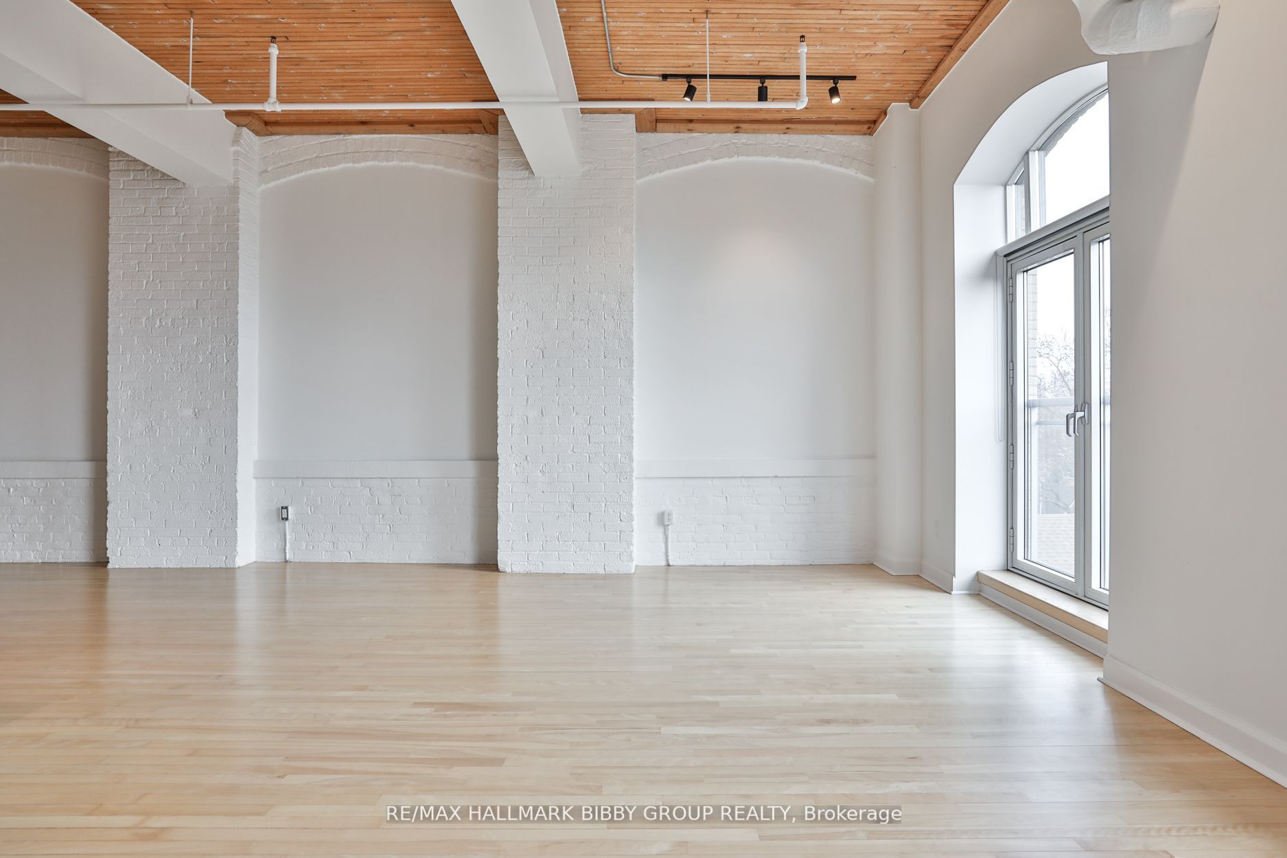 993 Queen Street W, #409