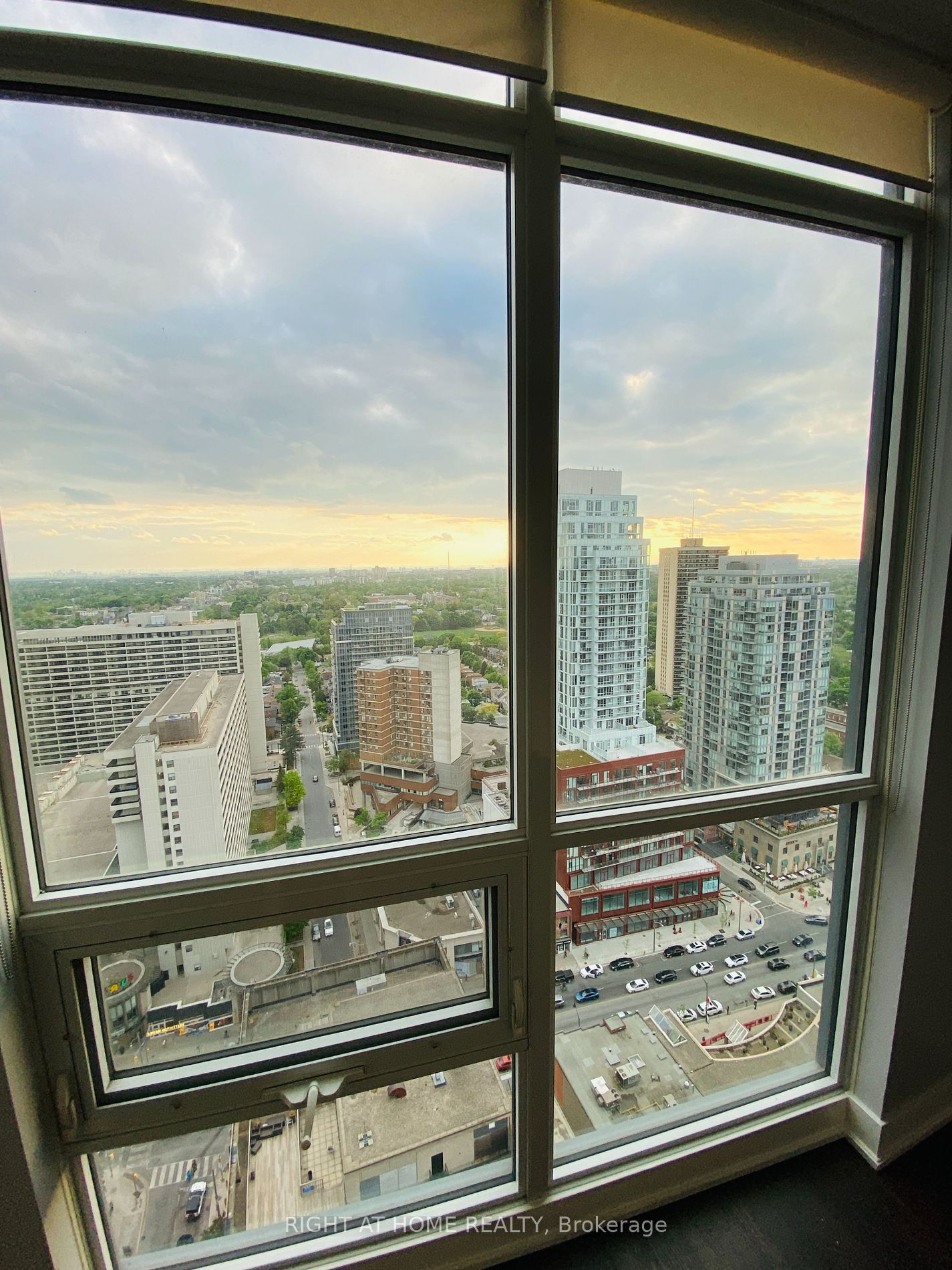 30 Roehampton Ave, #3002