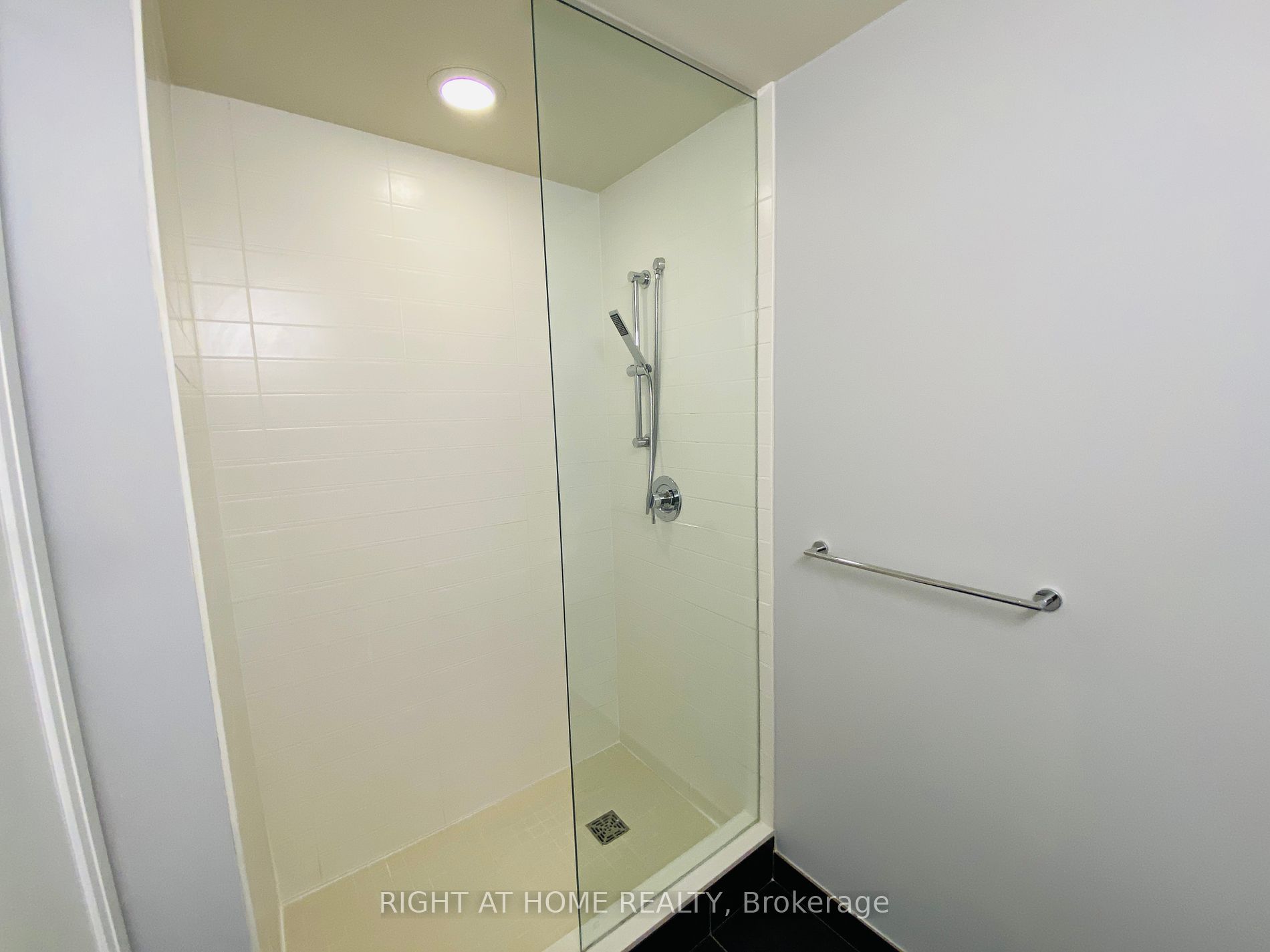 30 Roehampton Ave, #3002