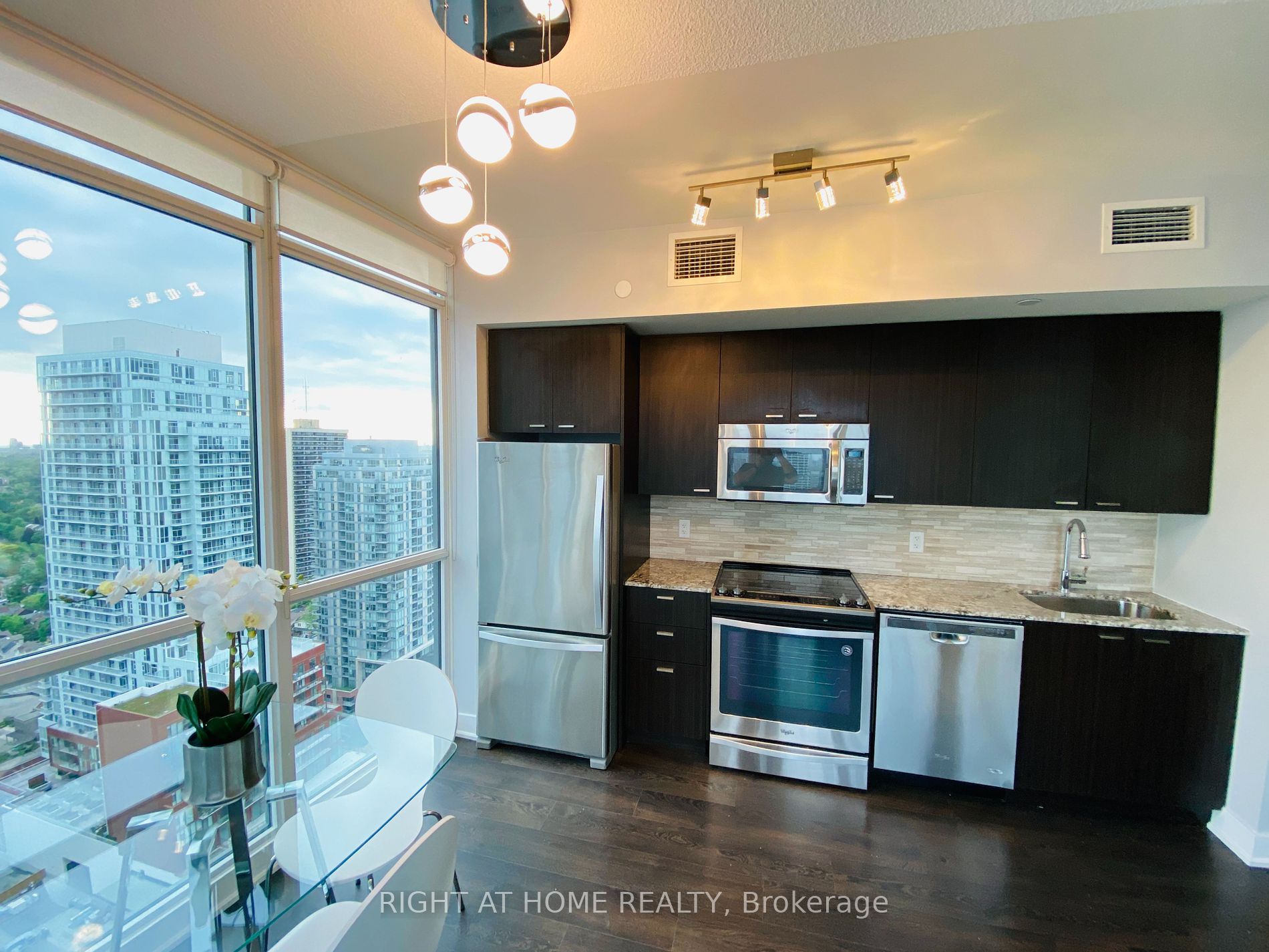 30 Roehampton Ave, #3002