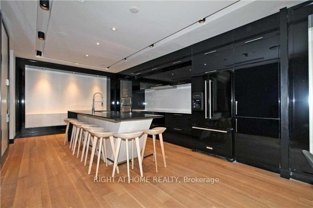 30 Roehampton Ave, #3002