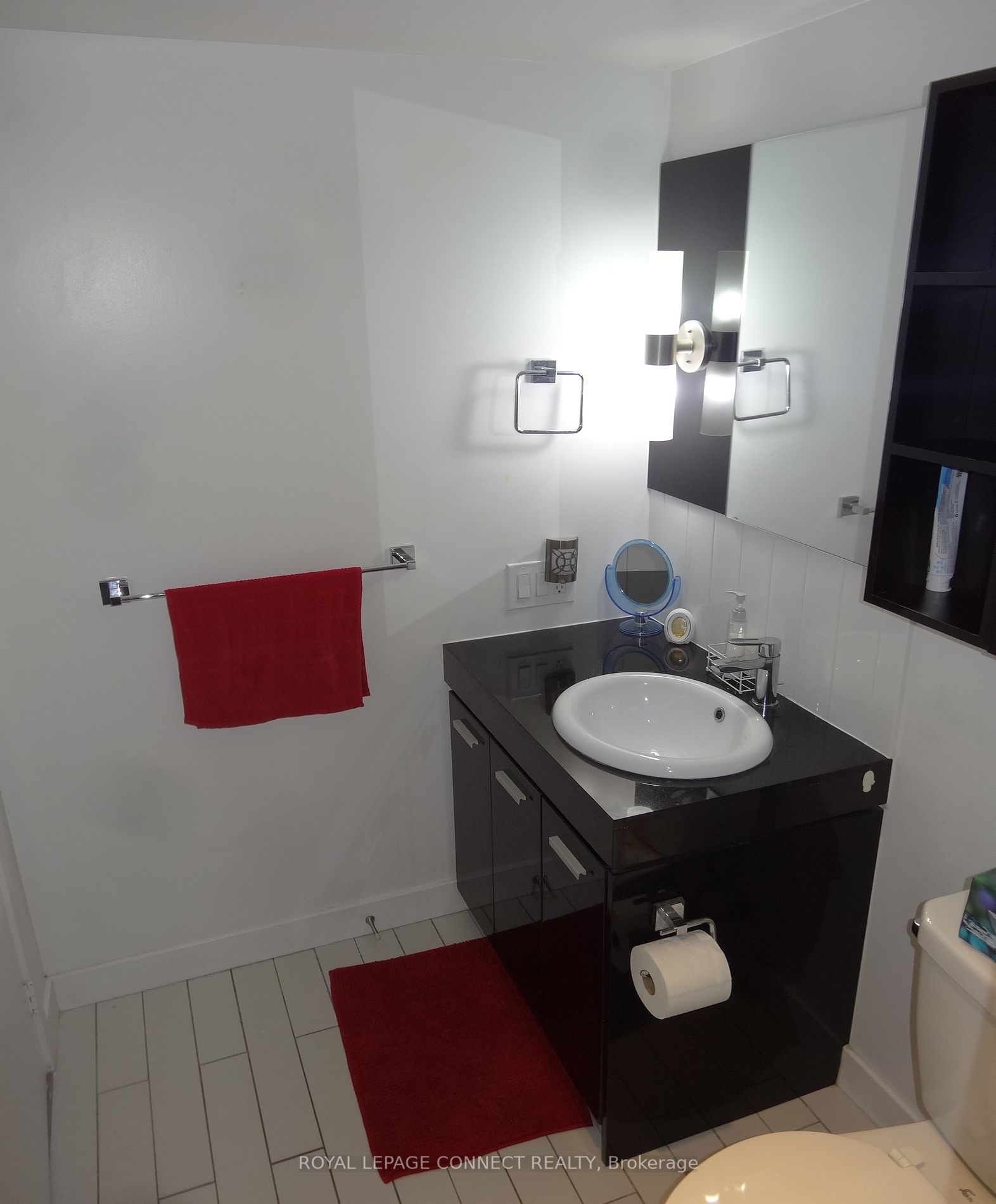 33 Singer Court, #711
