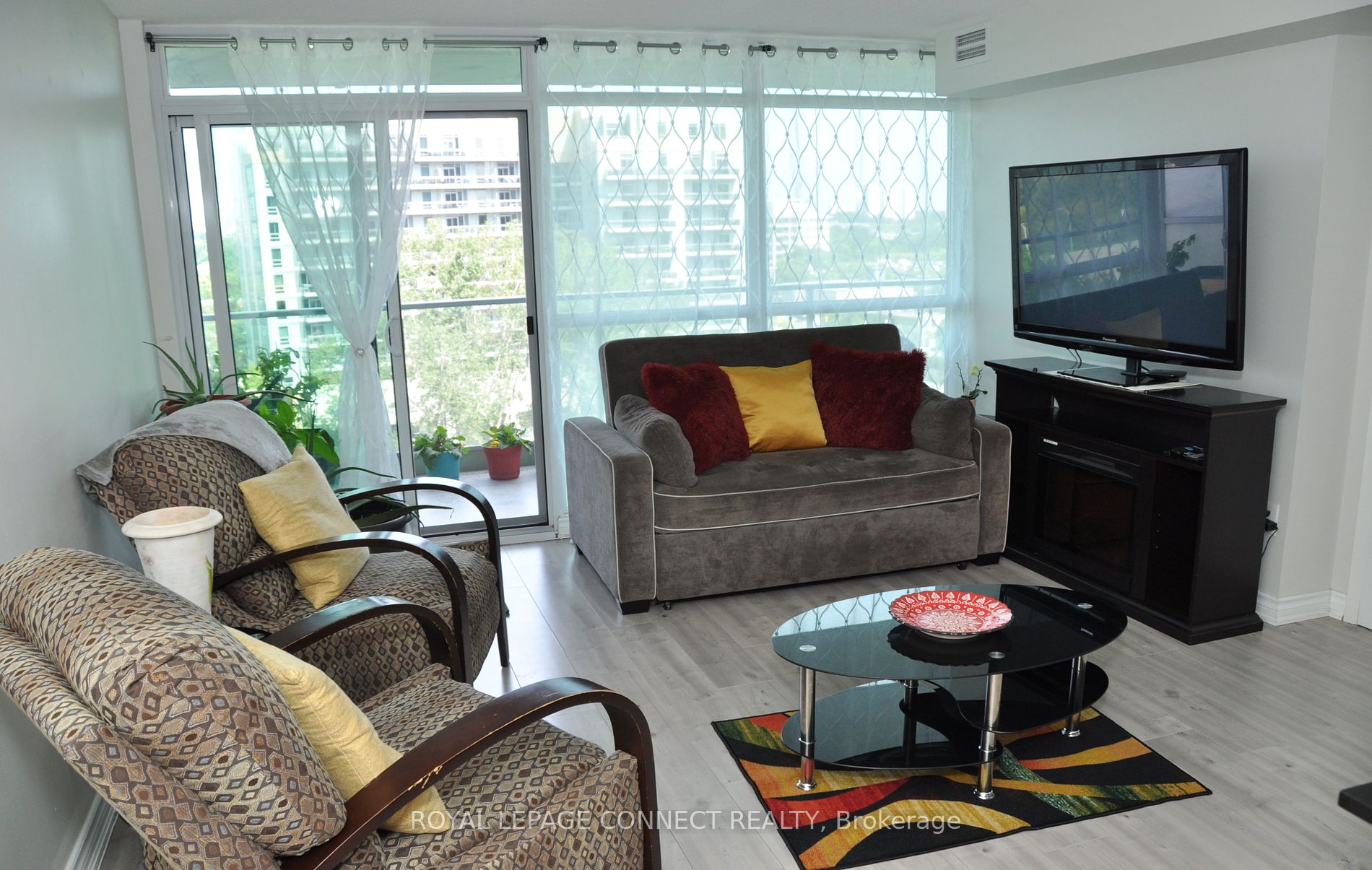 33 Singer Court, #711