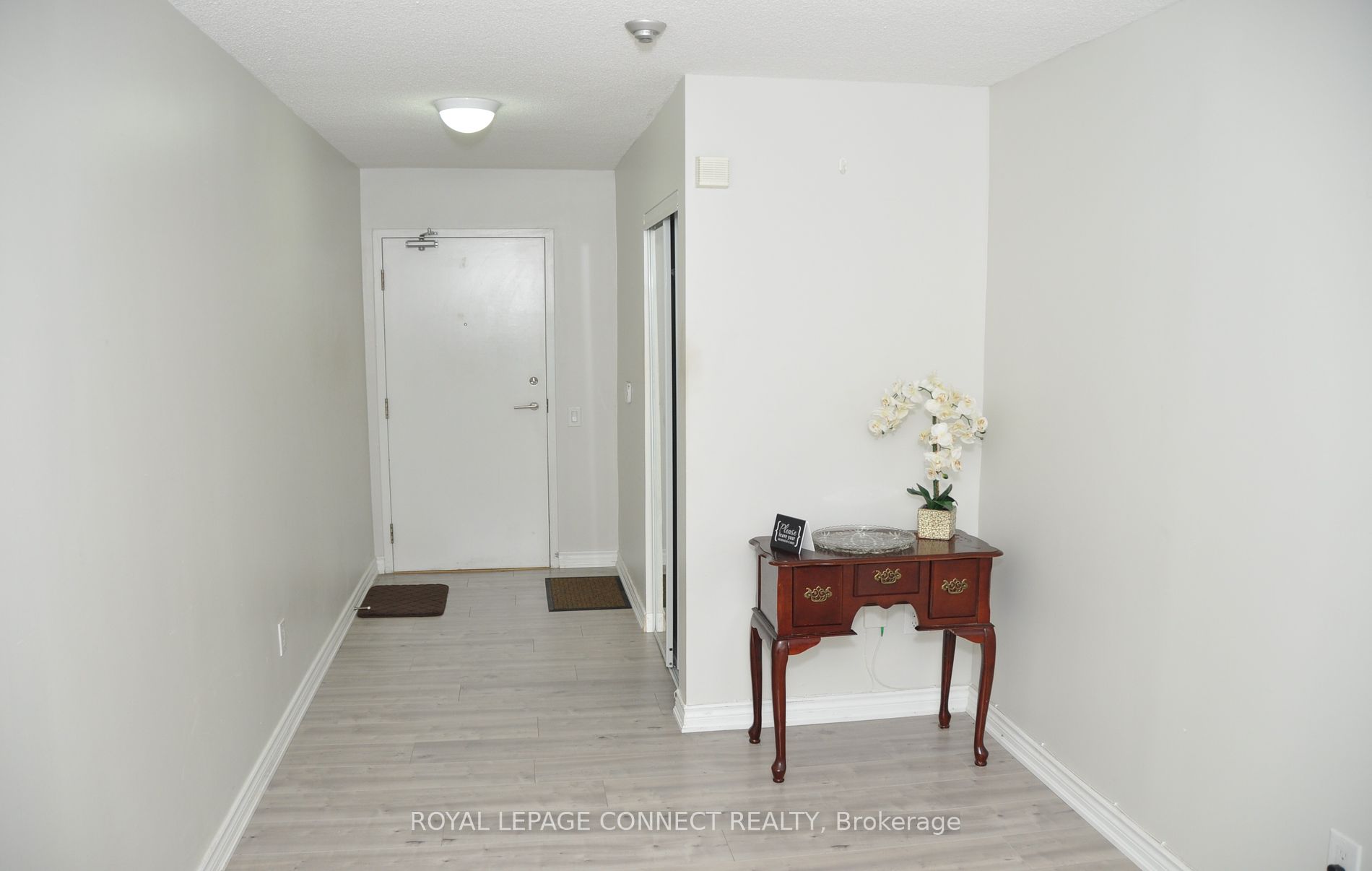 33 Singer Court, #711