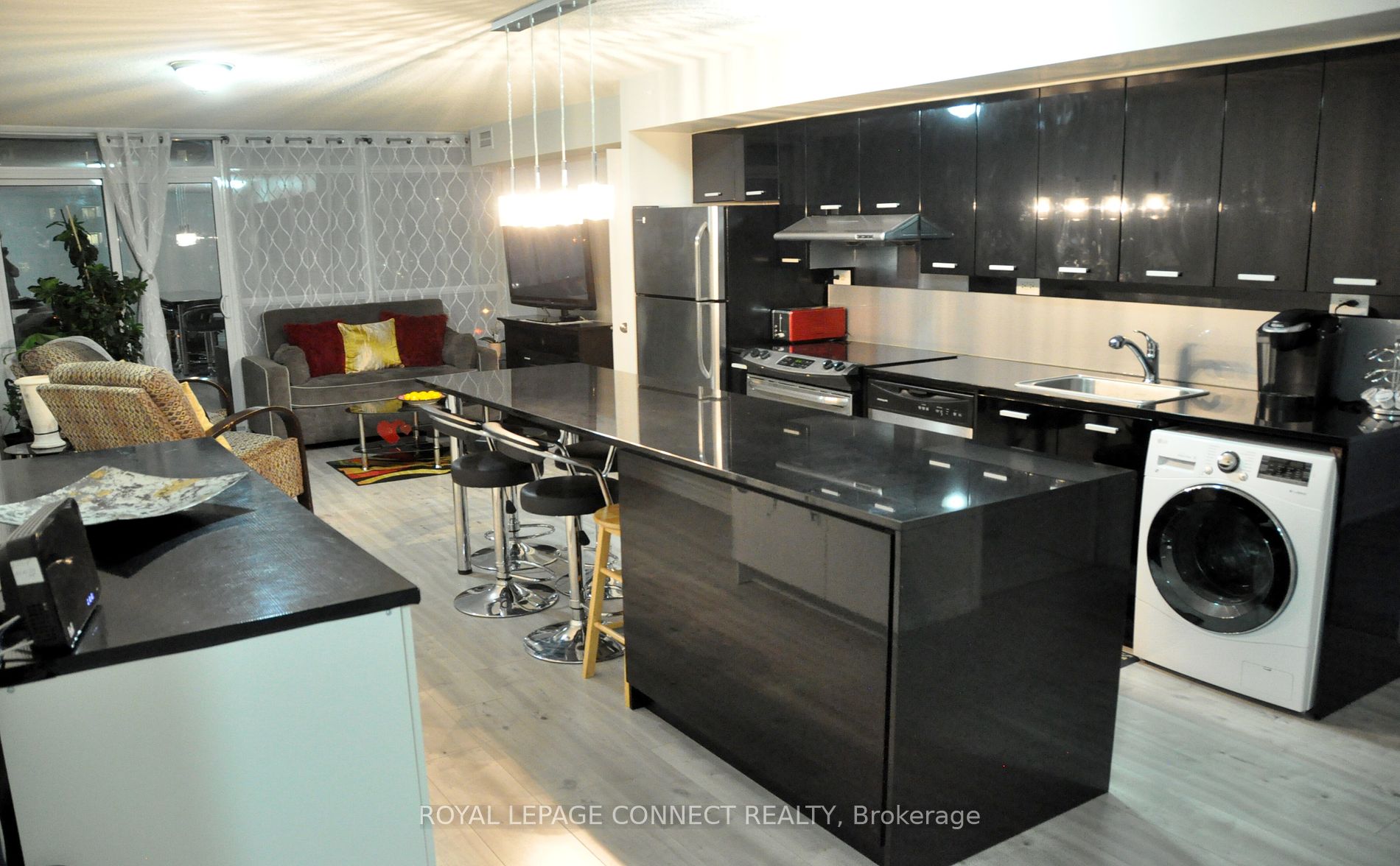 33 Singer Court, #711