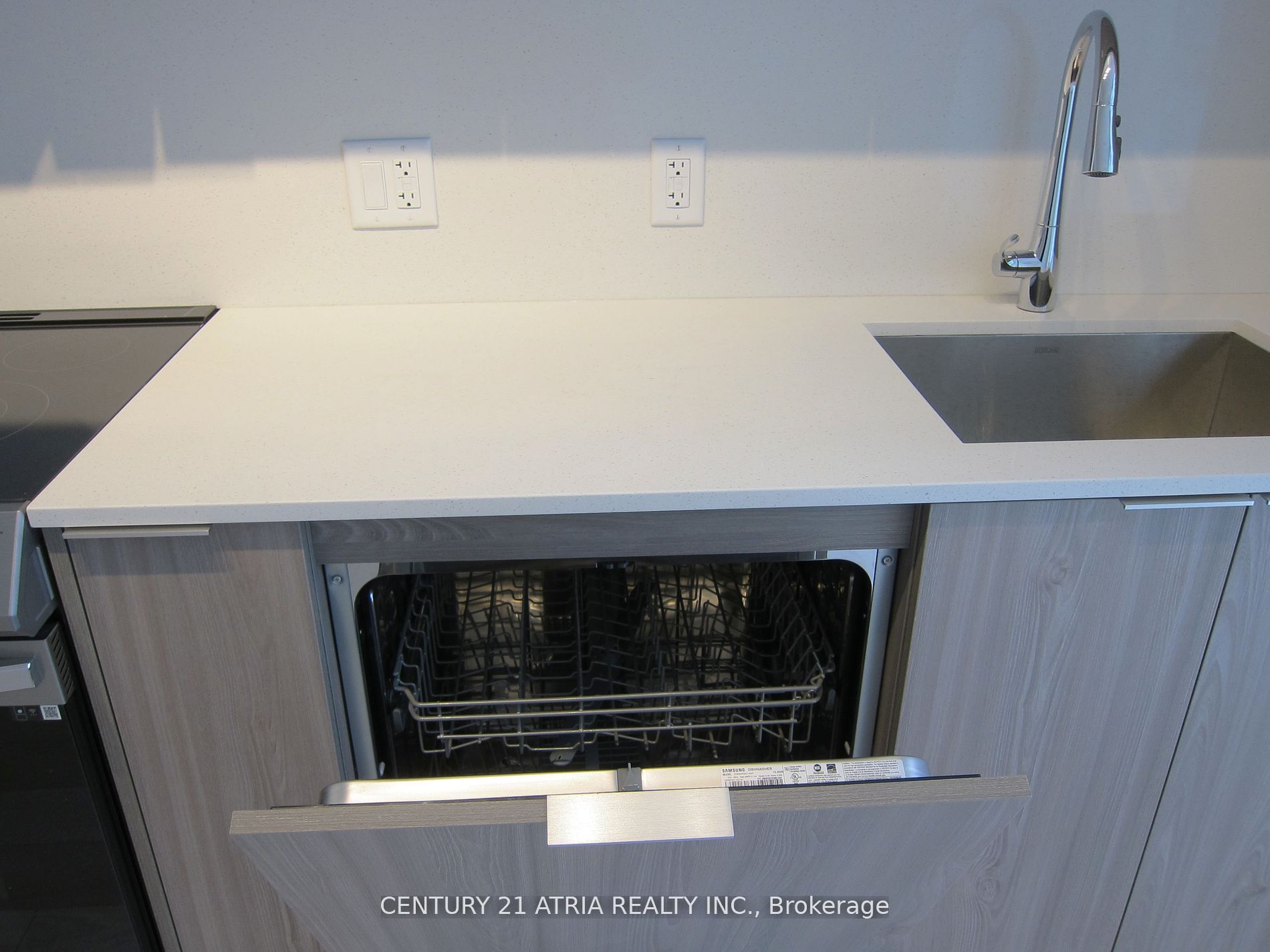357 King Street W, #706