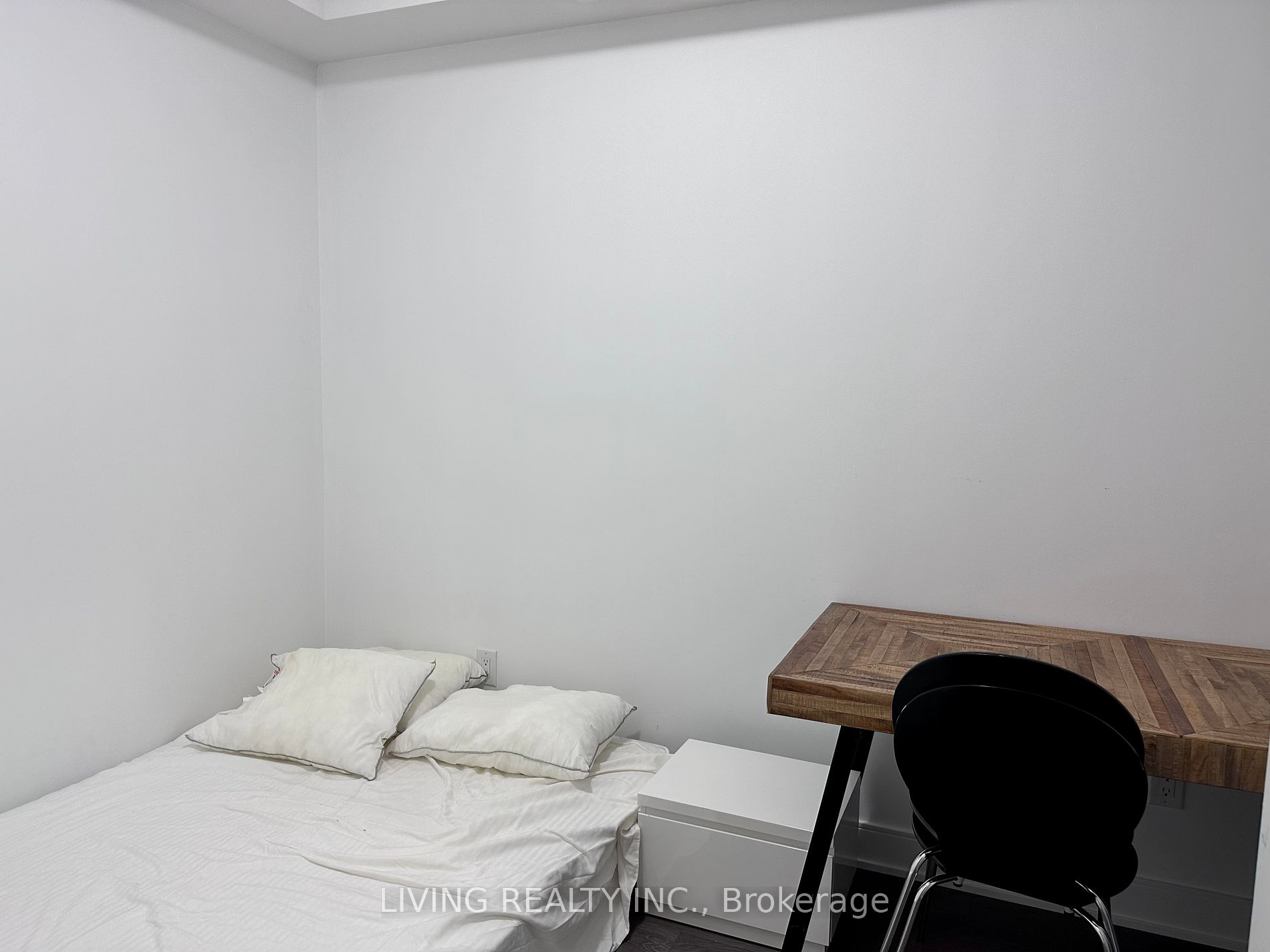 525 Adelaide Street W, #232