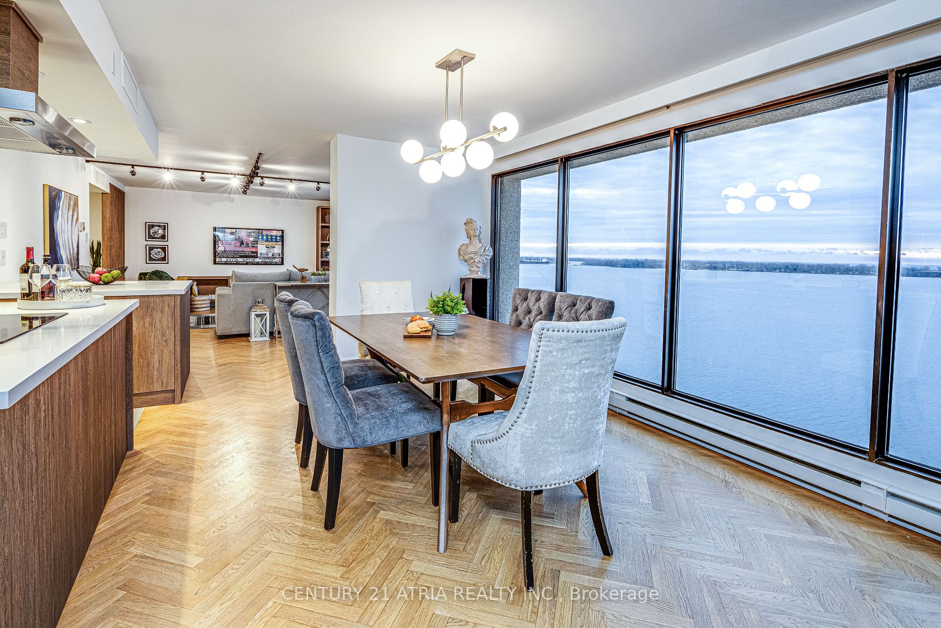 65 Harbour Sq, #1401