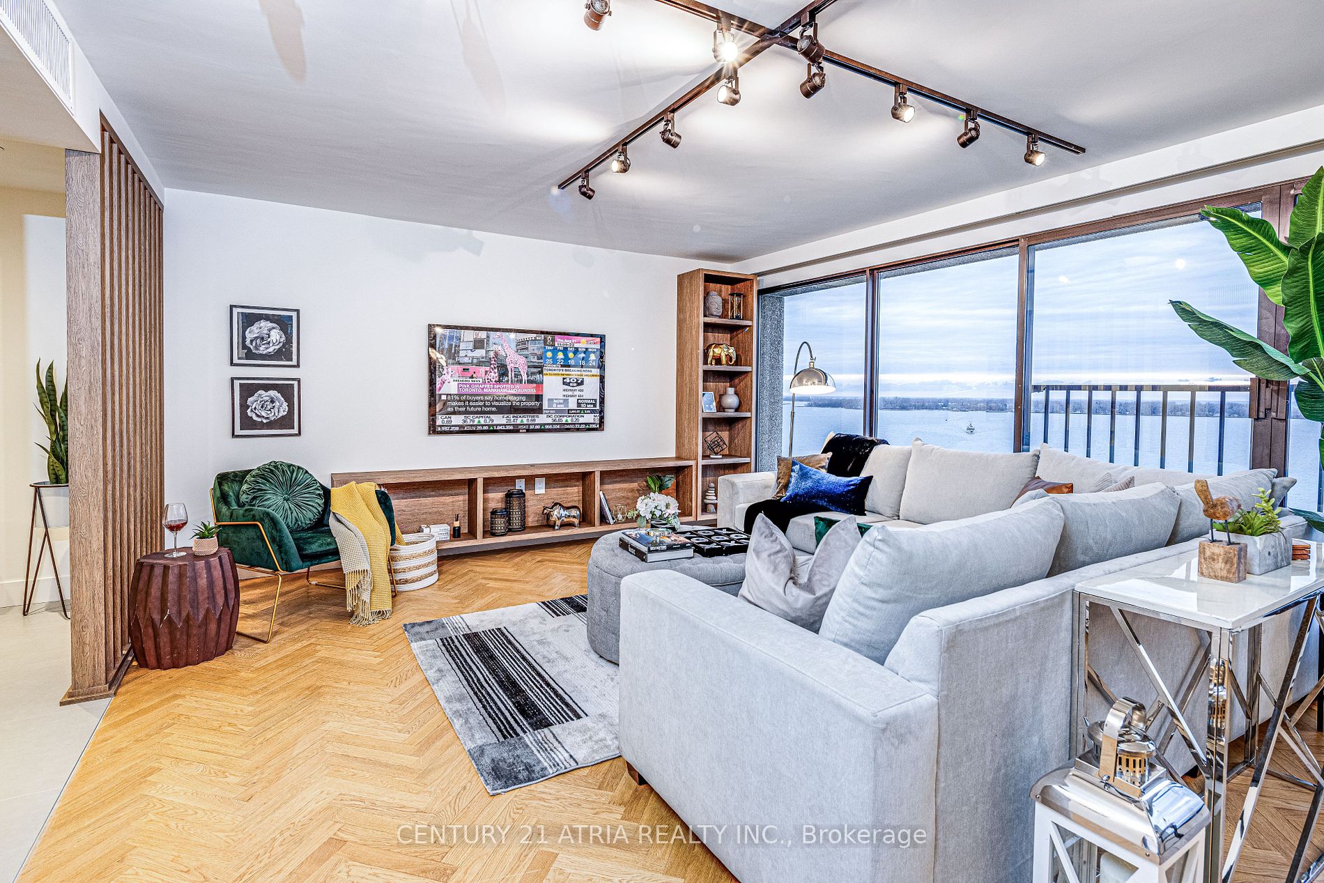 65 Harbour Sq, #1401