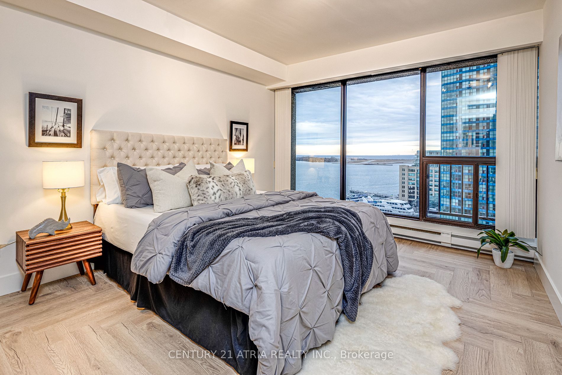 65 Harbour Sq, #1401