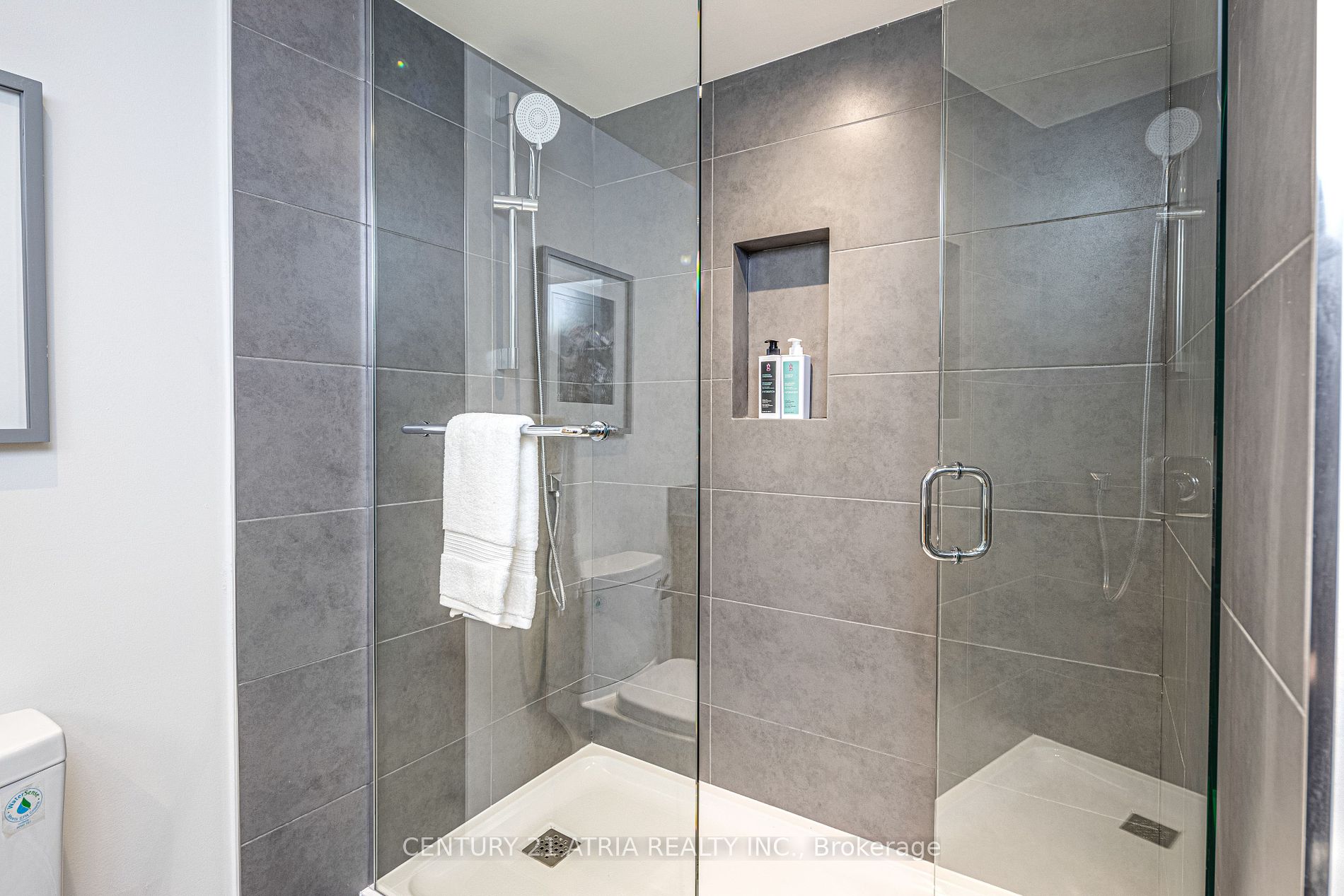 65 Harbour Sq, #1401