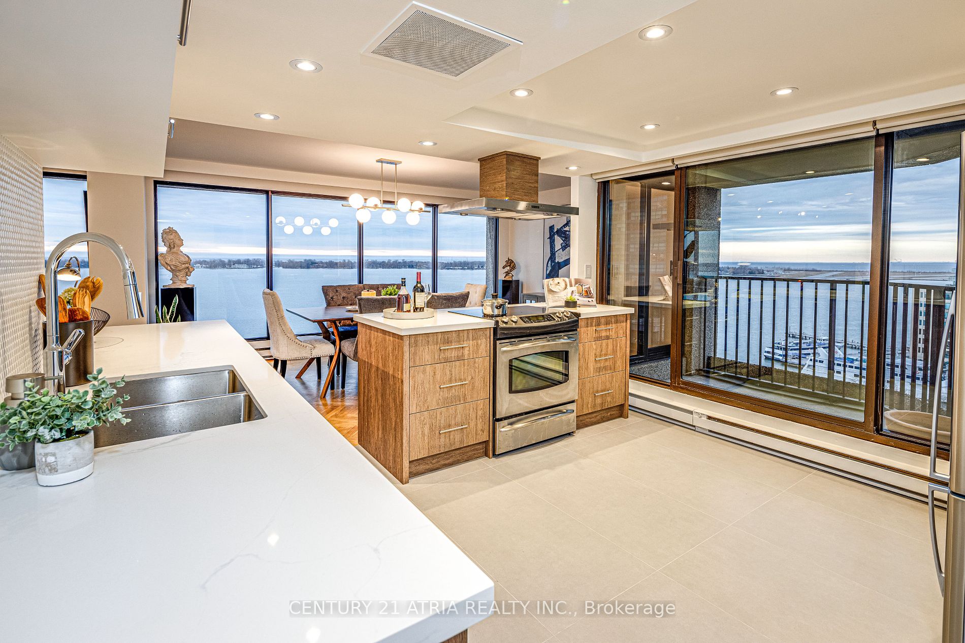 65 Harbour Sq, #1401