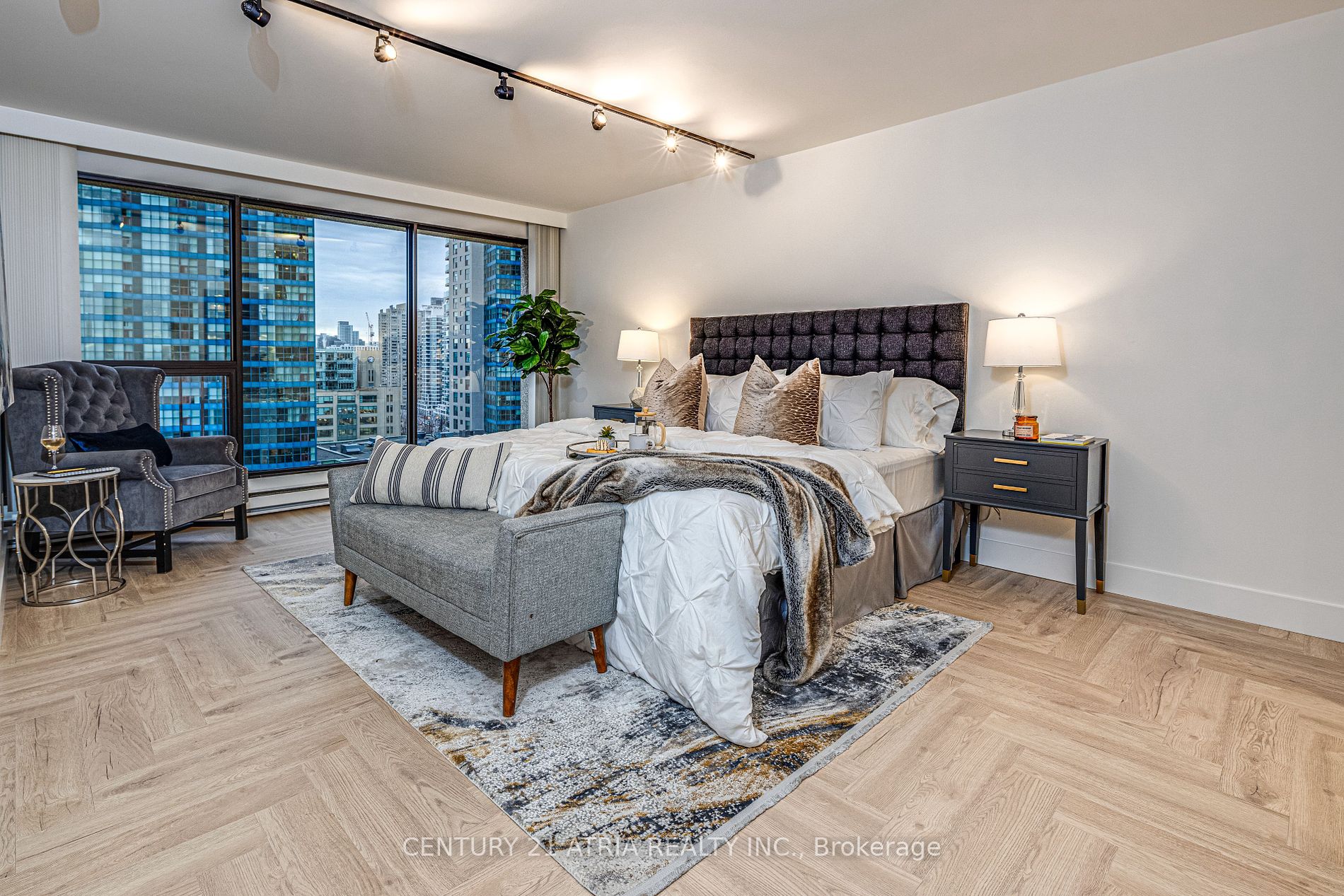 65 Harbour Sq, #1401